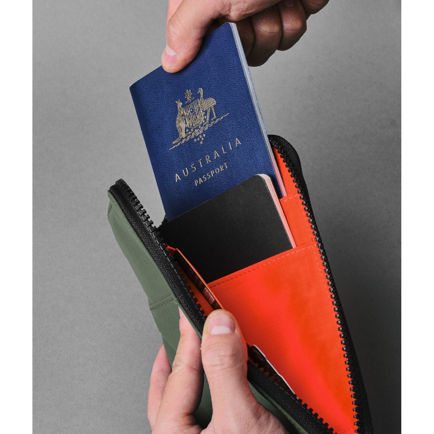 ALPAKA Zip Travel Wallet Axoflux 210D (Green)