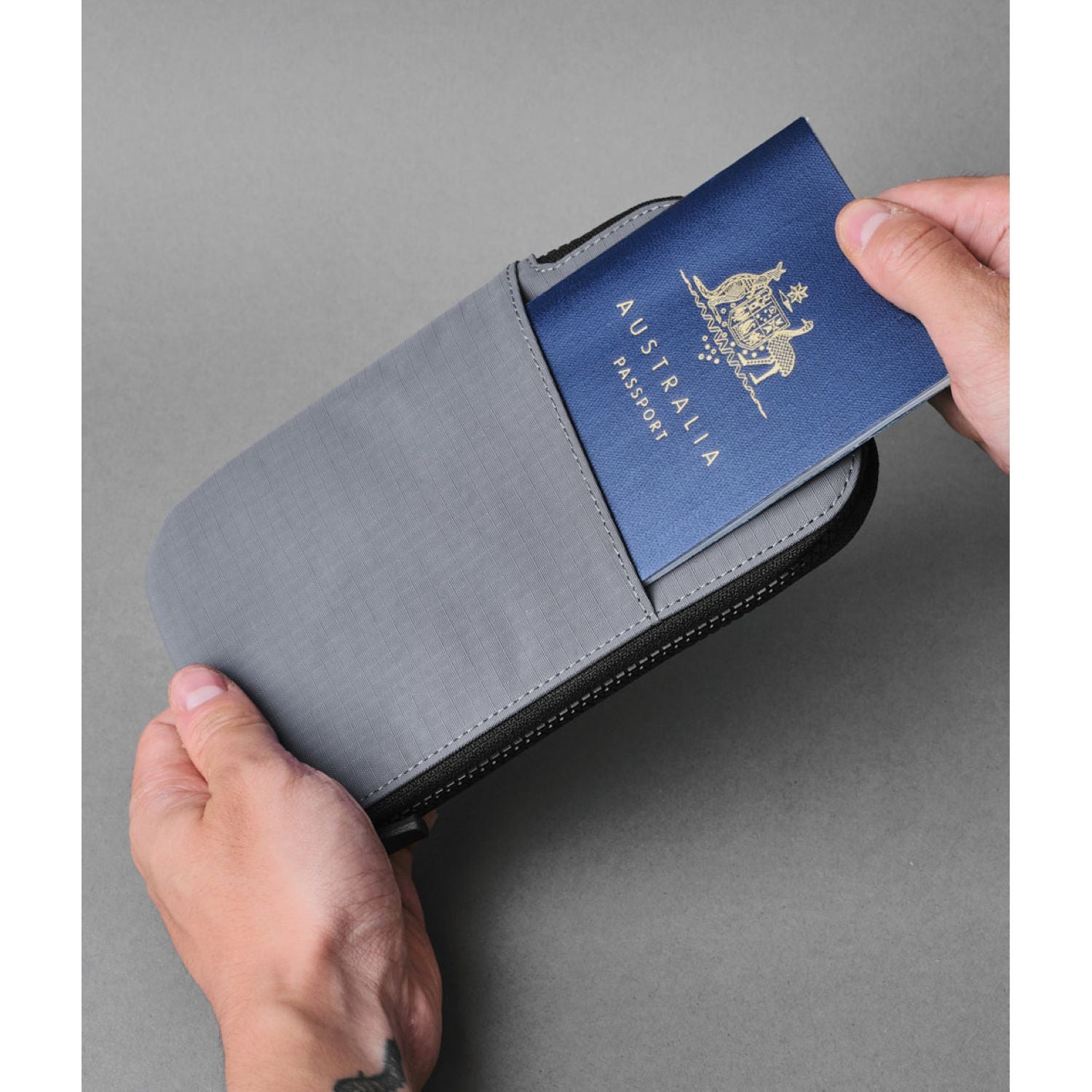ALPAKA Zip Travel Wallet Axoflux 210D (Grey)
