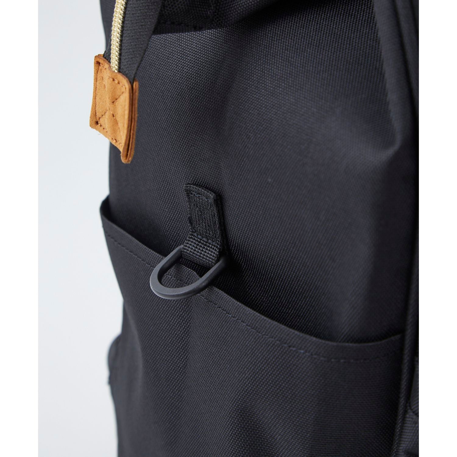 Anello Cross Bottle Kuchigane Backpack L (Black)