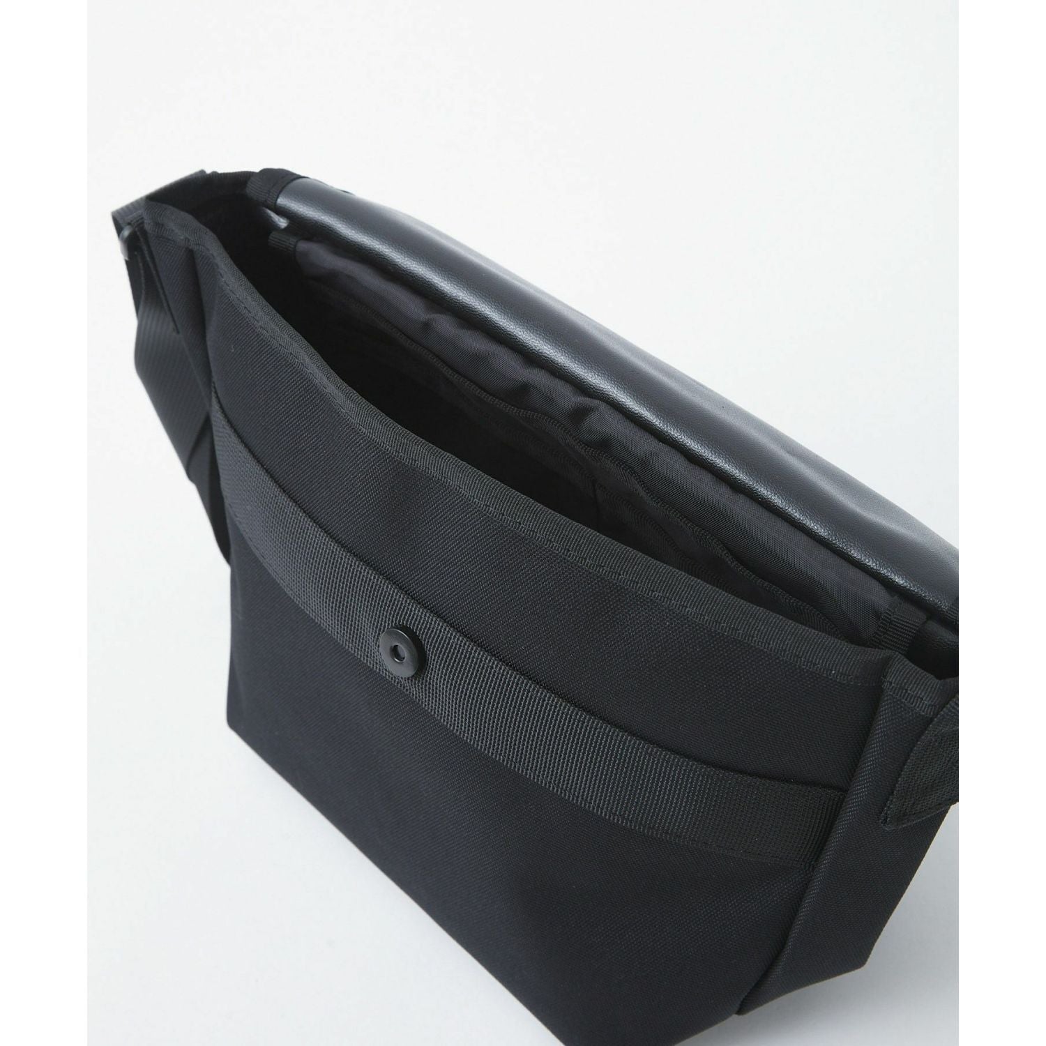 Anello Kuro Mini Messenger Bag (Black)
