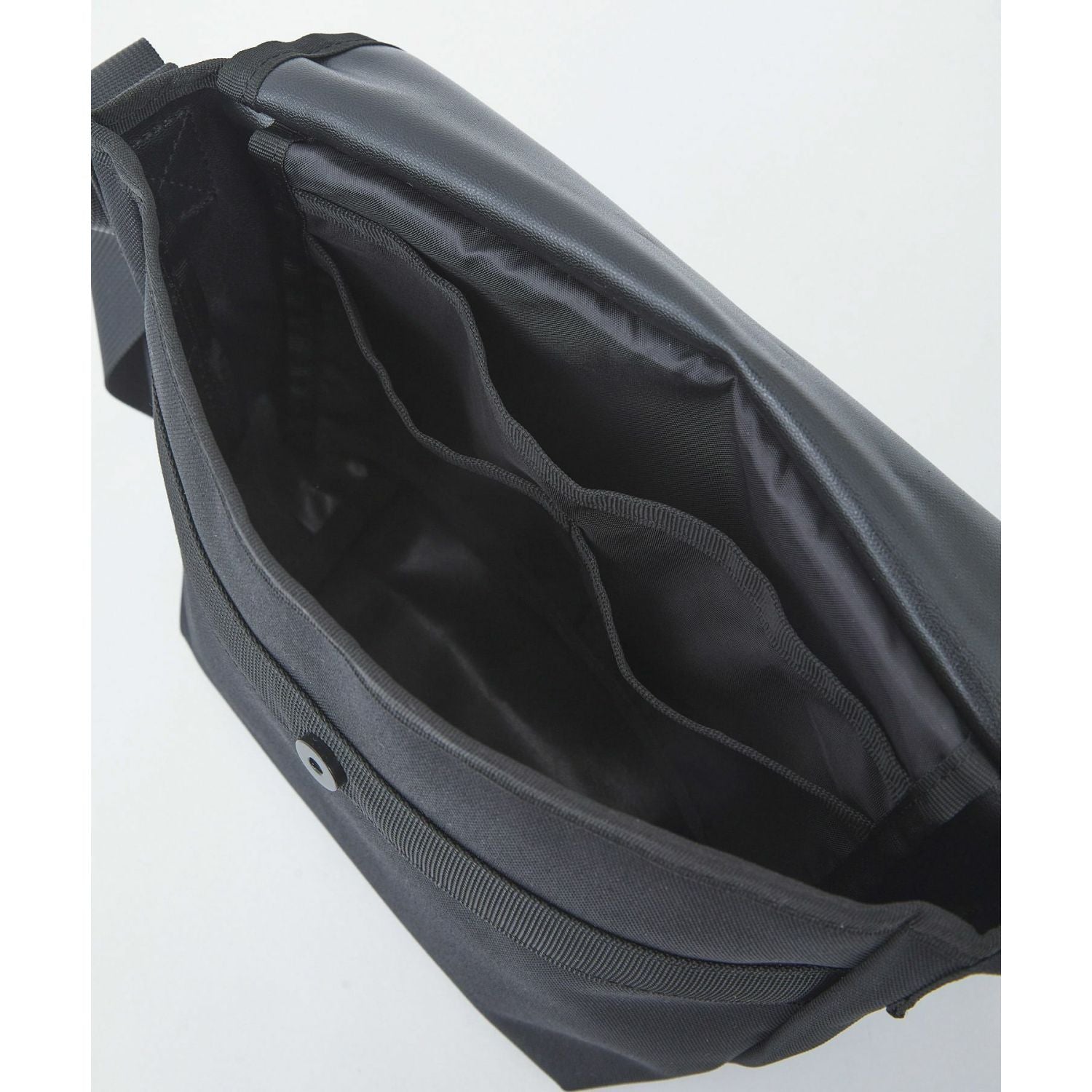 Anello Kuro Mini Messenger Bag (Black)