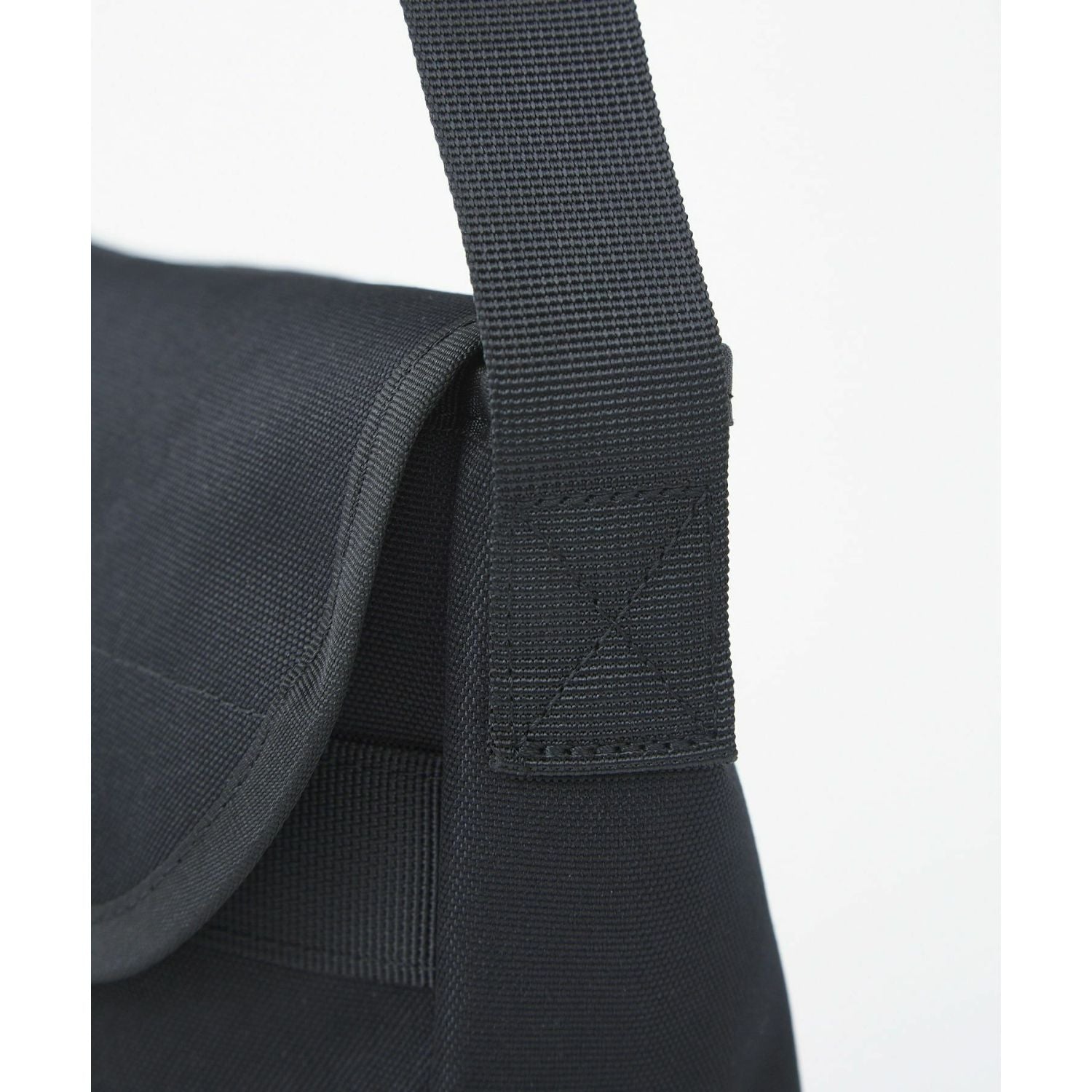 Anello Kuro Mini Messenger Bag (Black)