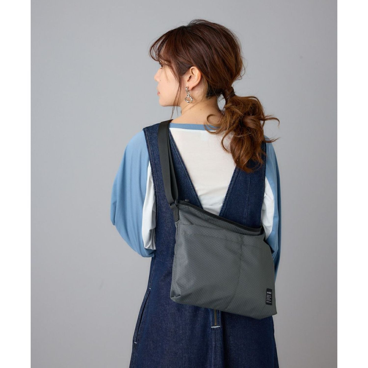 Anello Lit Shoulder Bag (Grey Beige)