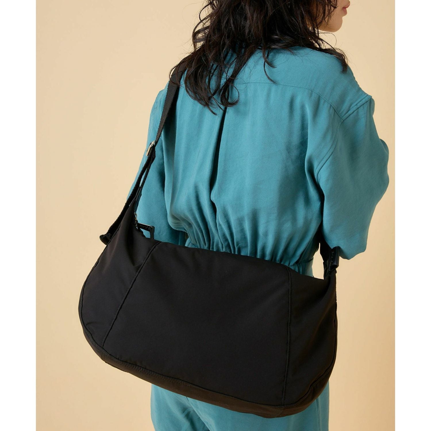 Anello Souffle Shoulder Bag (Black)