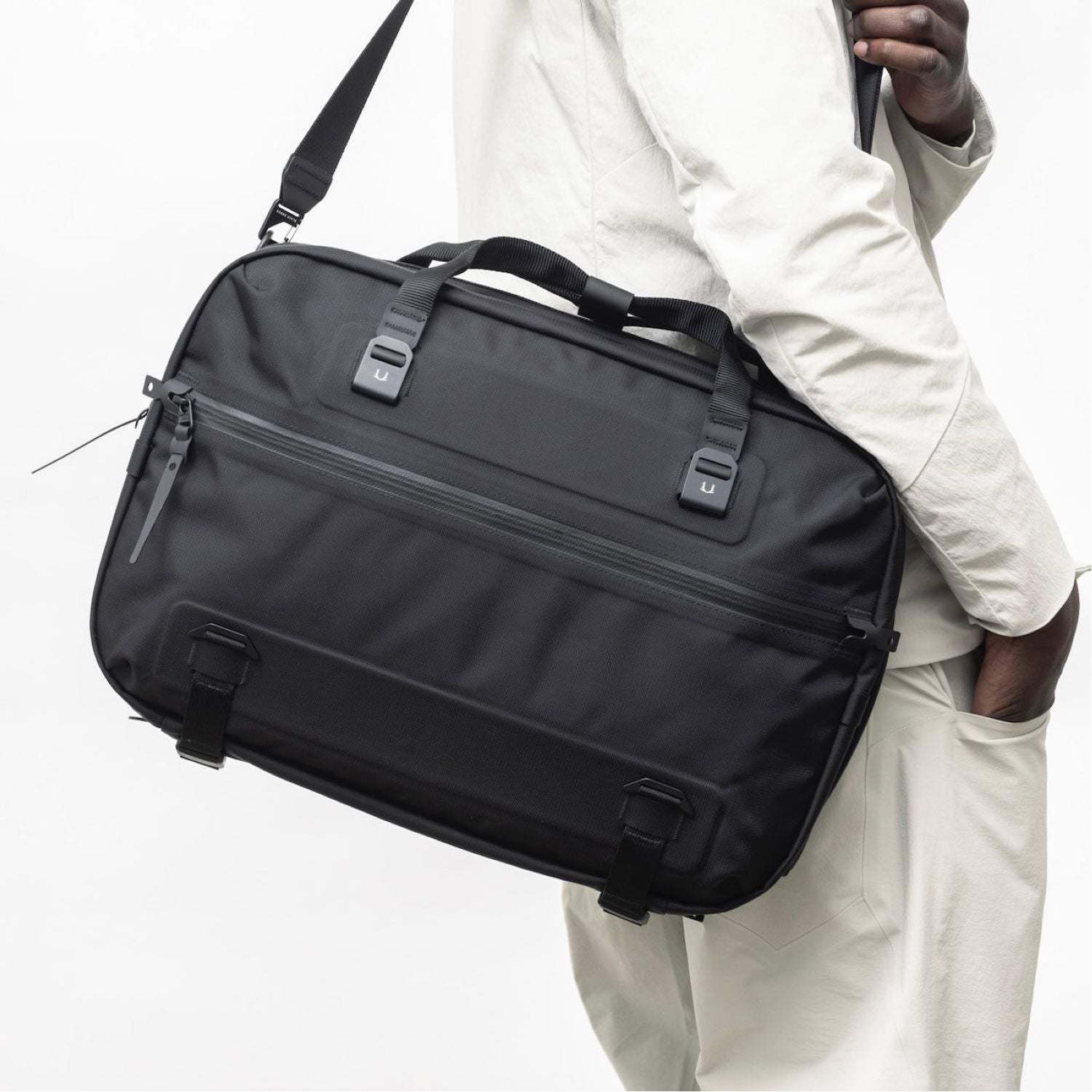 Black Ember Forge SB 16 Laptop Shoulder Bag 20L - Jet Black