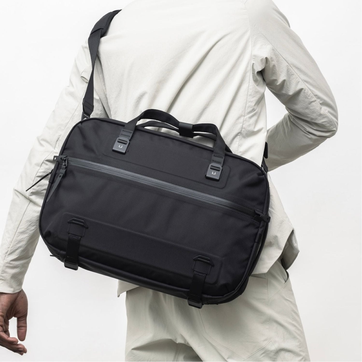 Black Ember Forge SB 16 Laptop Shoulder Bag 20L - Jet Black