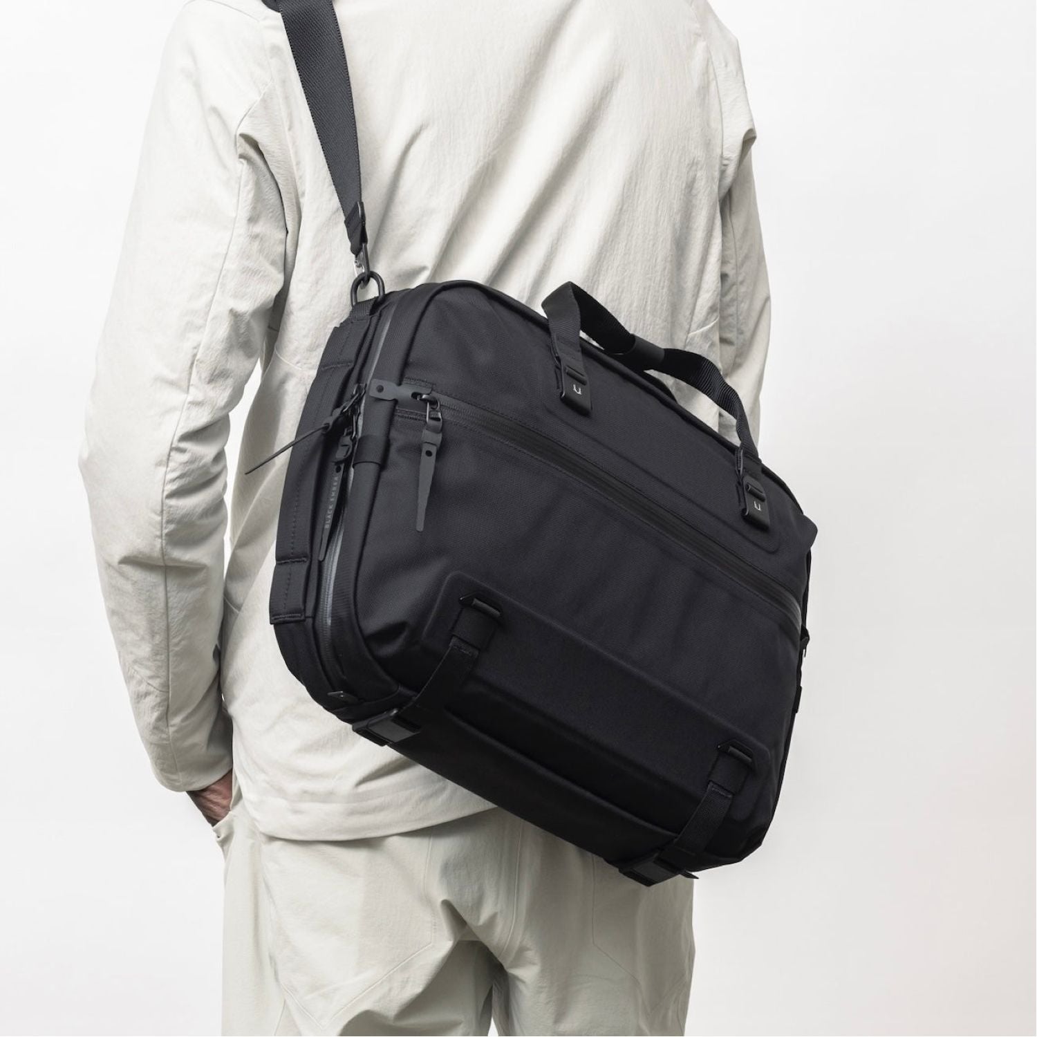 Black Ember Forge SB 16 Laptop Shoulder Bag 20L - Jet Black