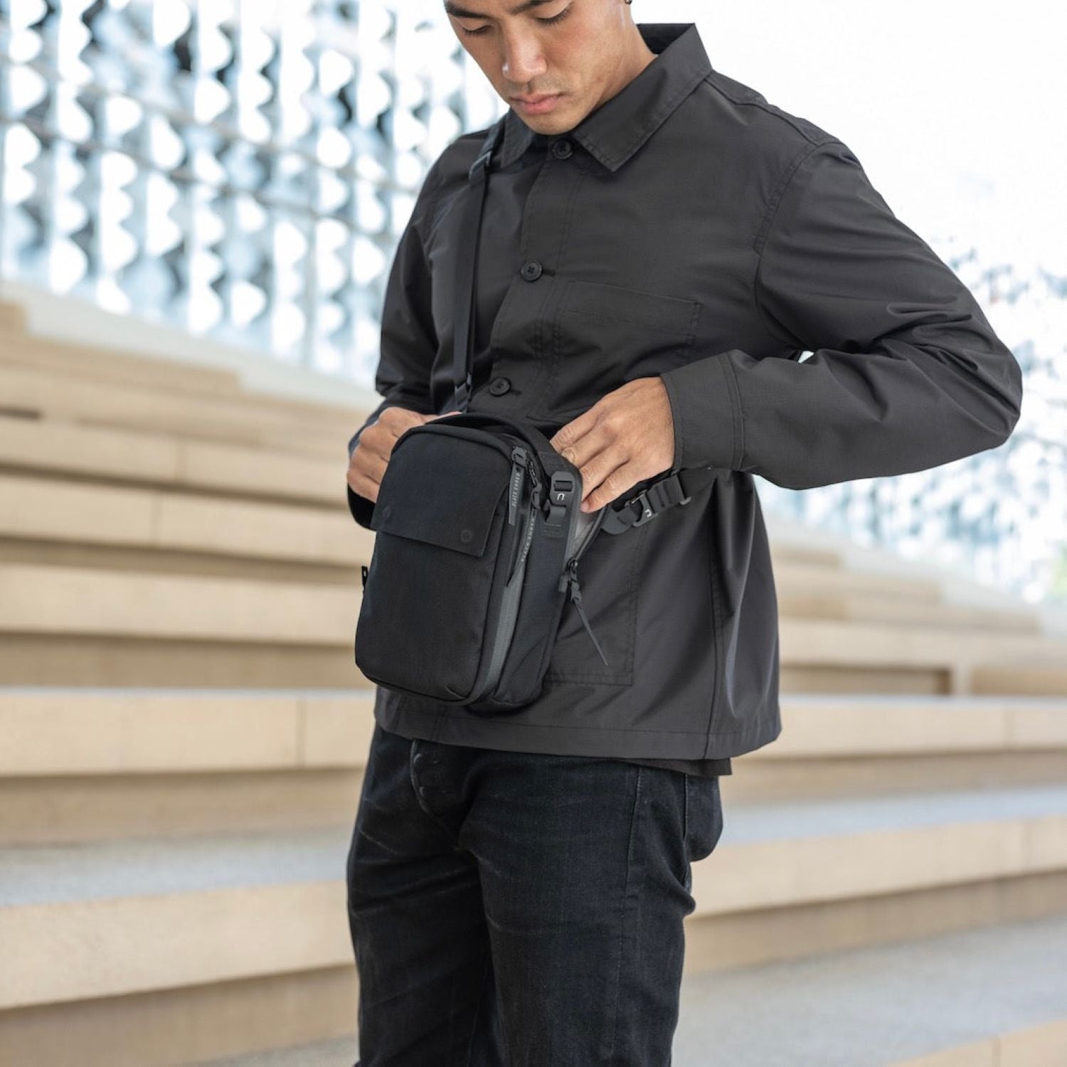 Black Ember Kompak Sling Bag 5L - Jet Black