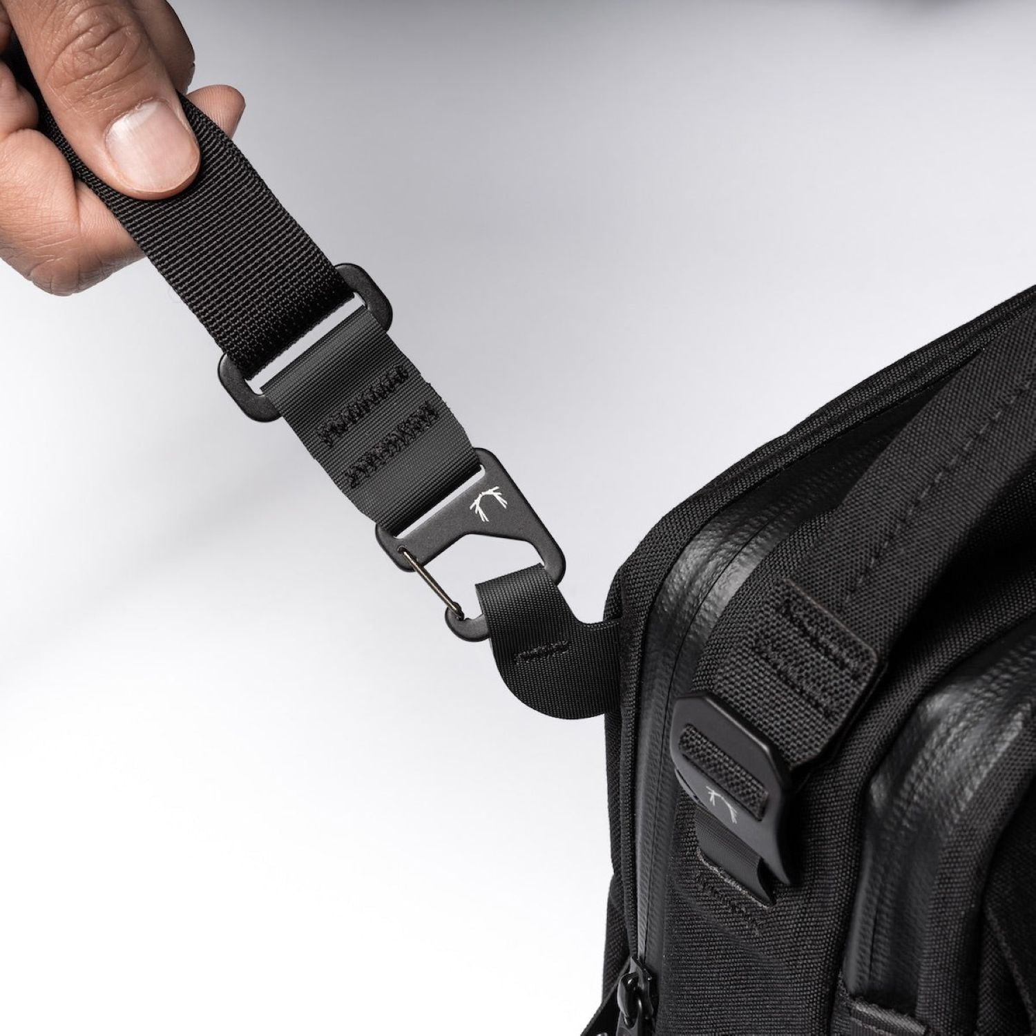 Black Ember Kompak Sling Bag 5L - Jet Black