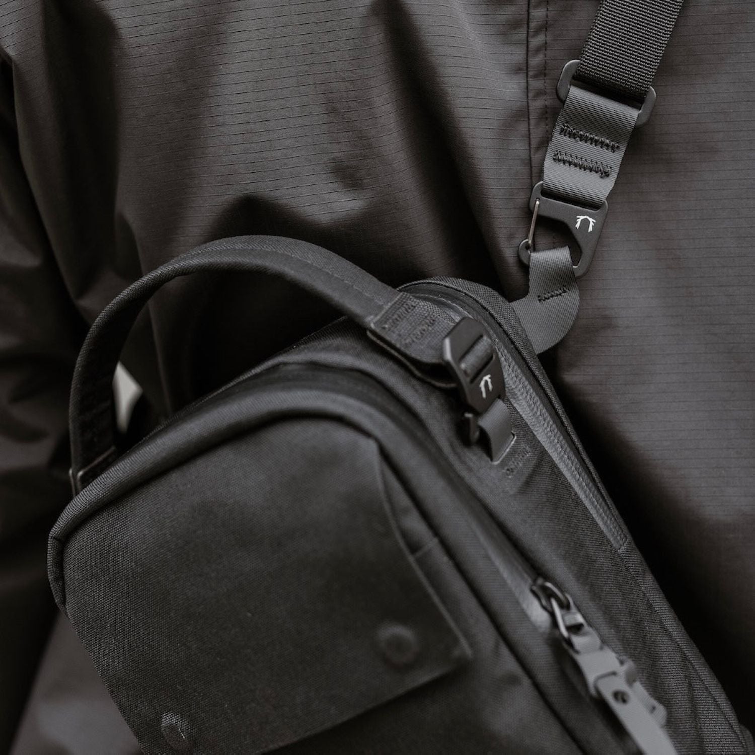 Black Ember (Limited Edition) Kompak Sling Bag 5L - Ember Orange