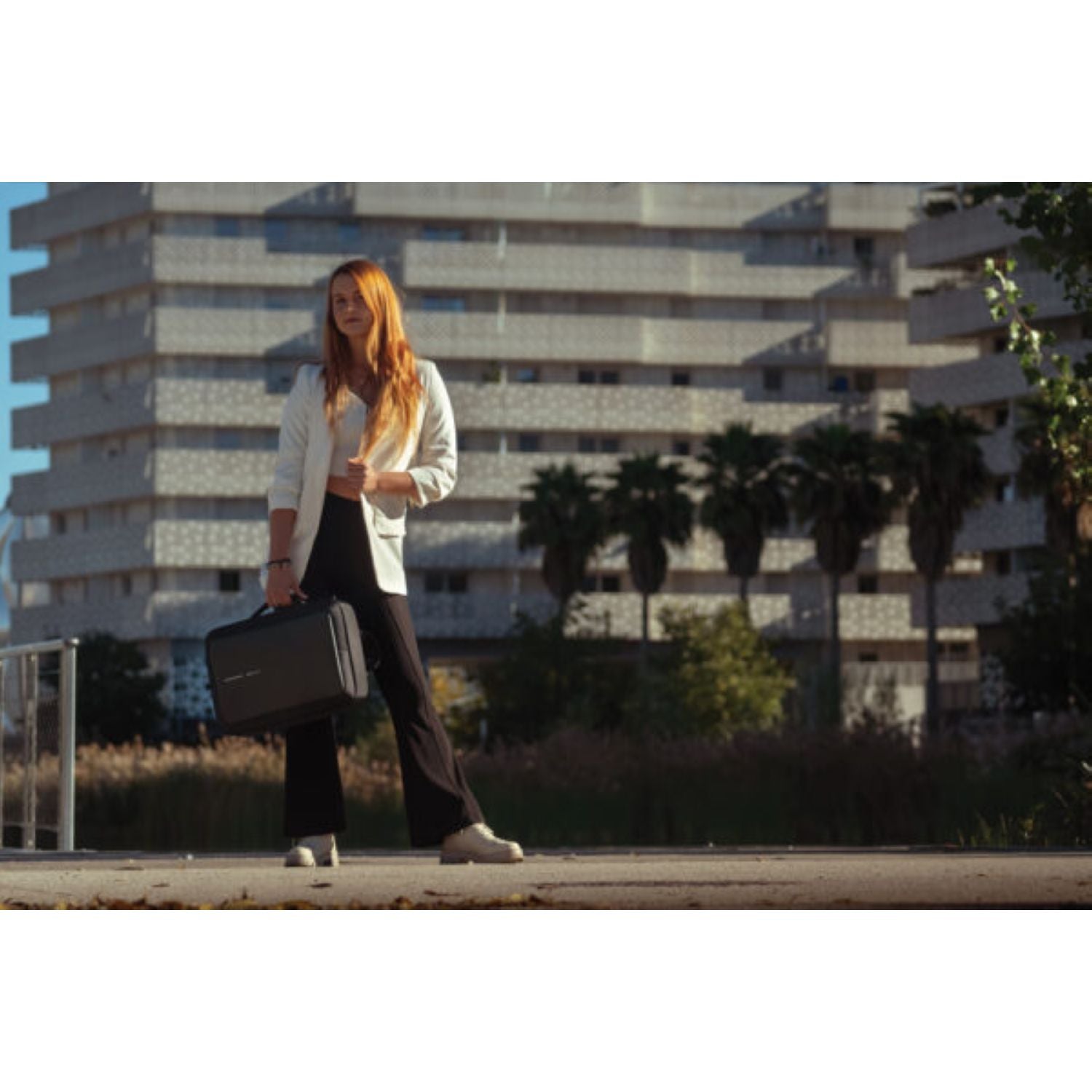 Bobby Bizz Anti-Theft Backpack 2.0 - Black