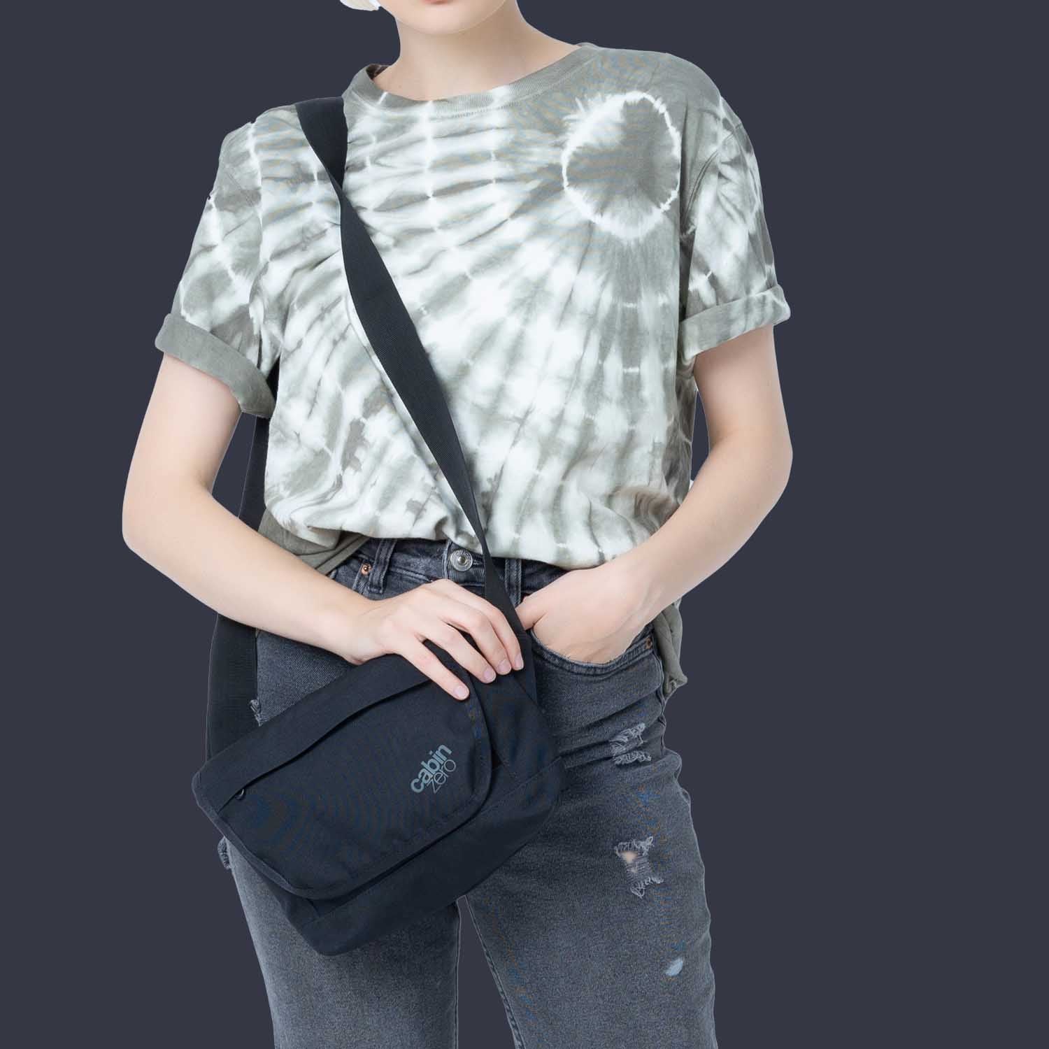 Cabinzero Flapjack Shoulder Bag 4L (Absolute Black)