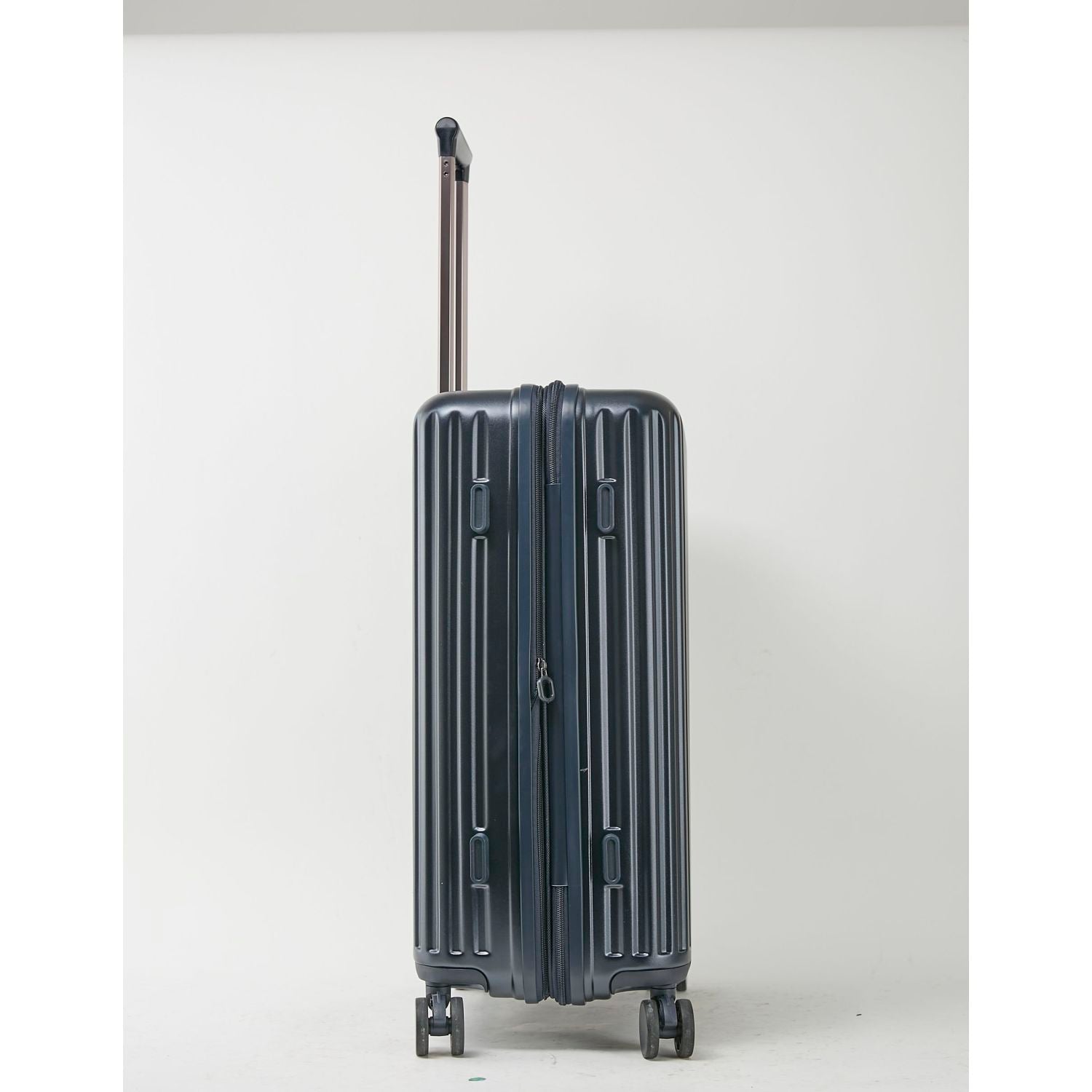 Conwood Pioneer Polycarbonate 24" Expandable Upright Luggage - Navy