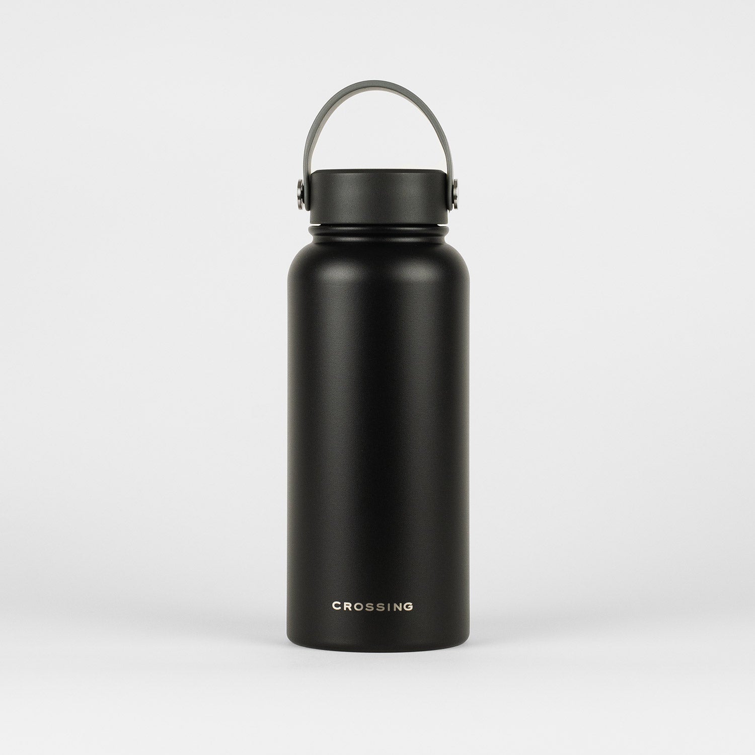 Crossing Urban Insulated S/S Bottle W Handle 950ml - Ebony
