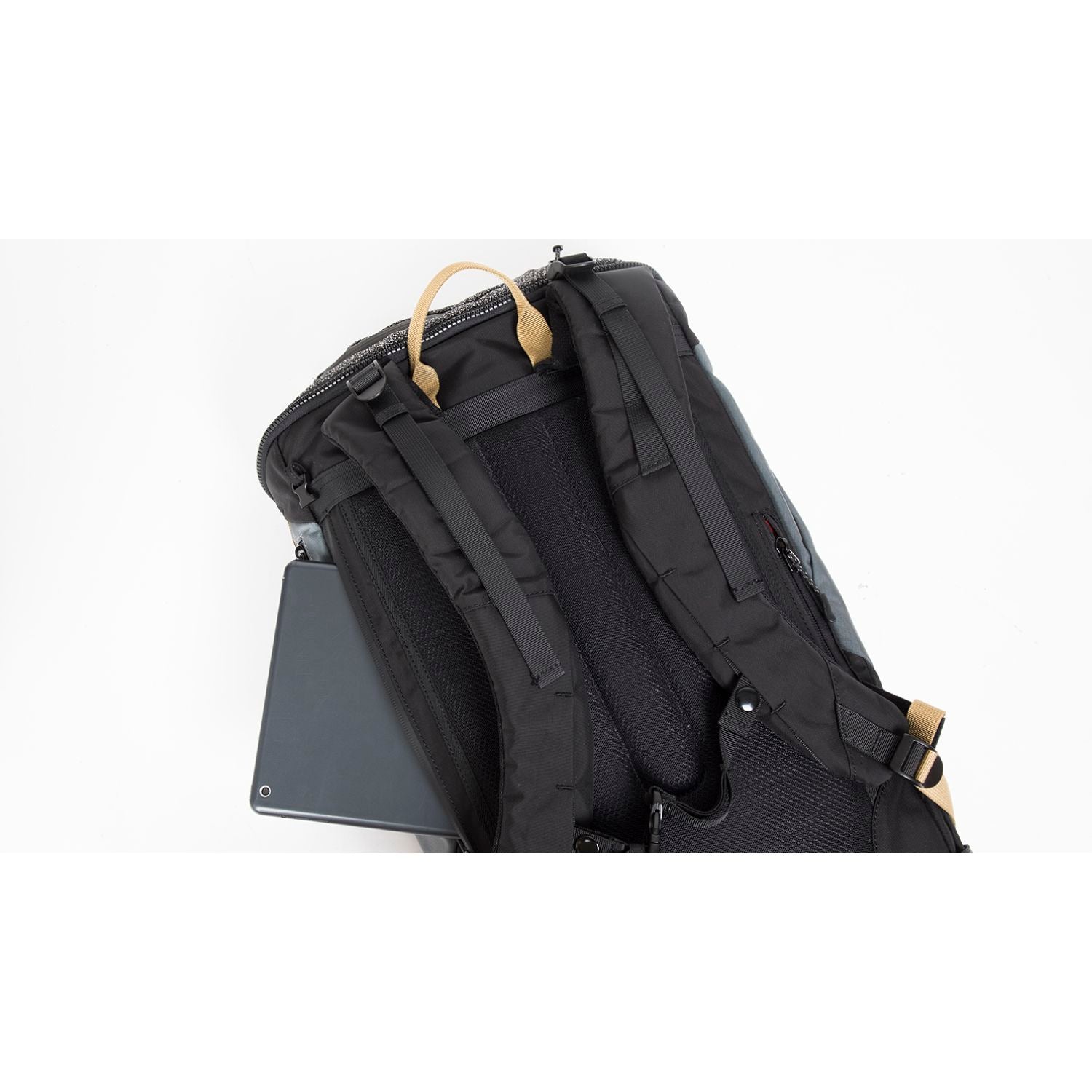 Doughnut Dynamic Large Shield Series - Black