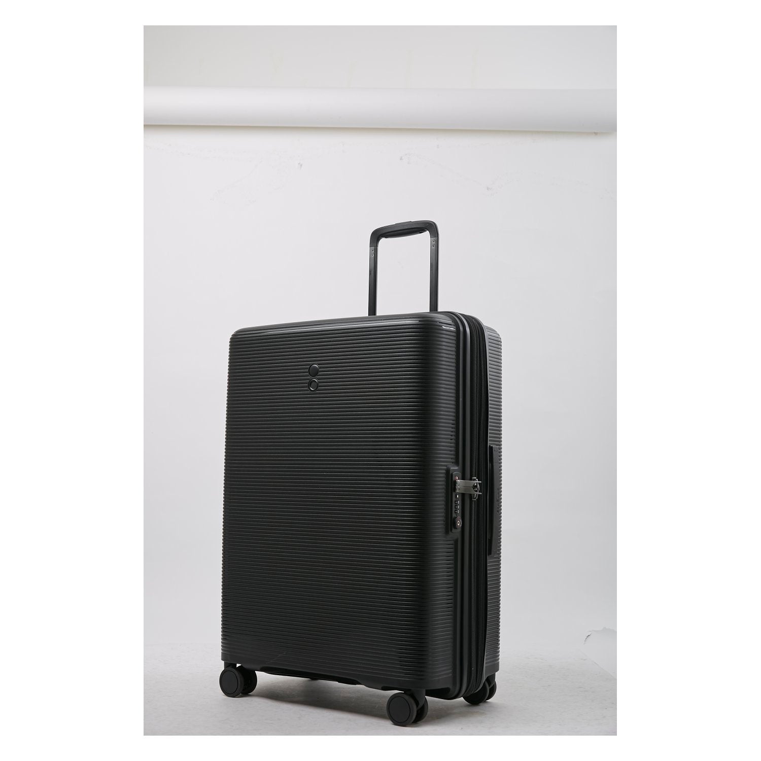 Echolac Forza 24" Medium Luggage (Black)