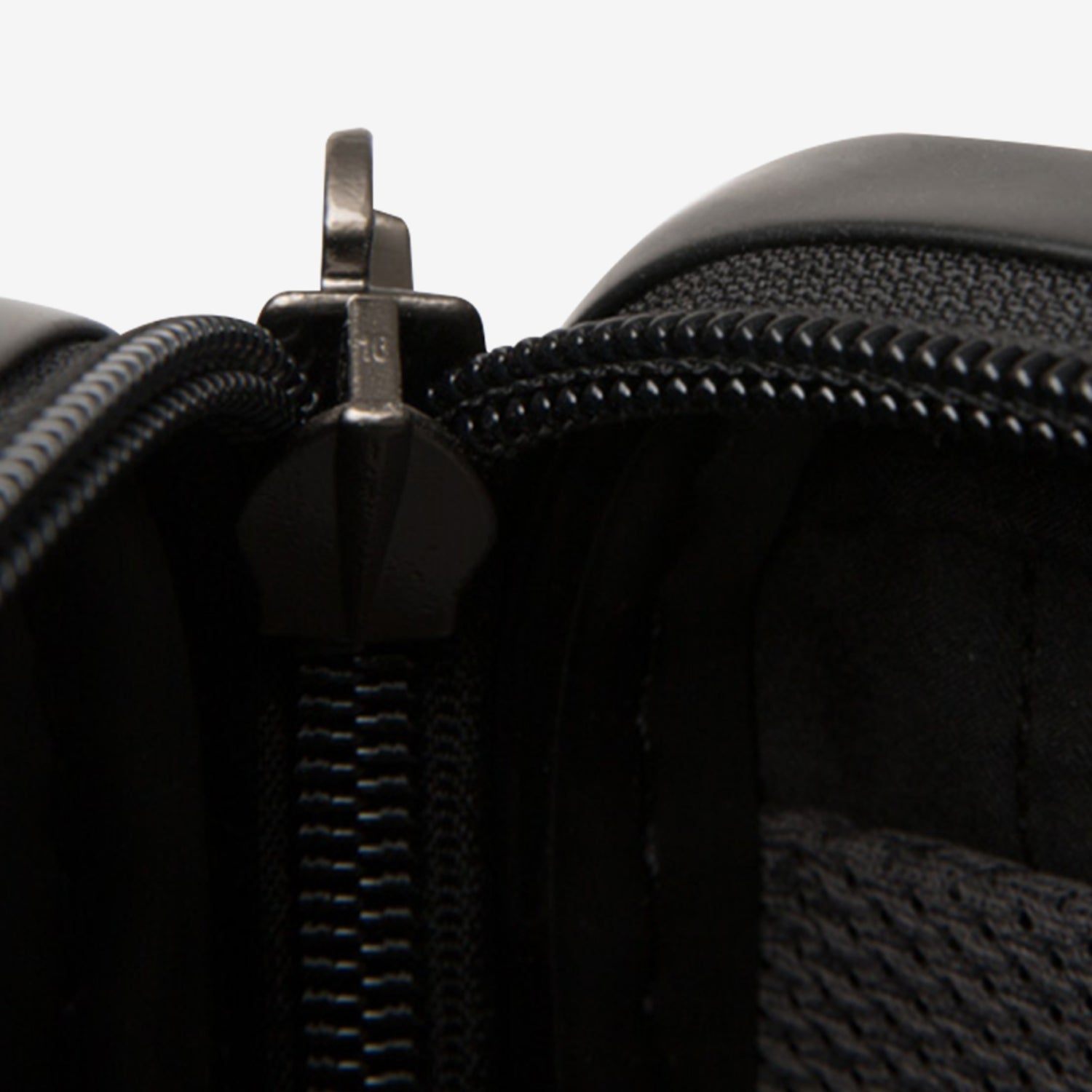 Echolac Shogun 20" Upright Luggage With Front Access Opening (Black)