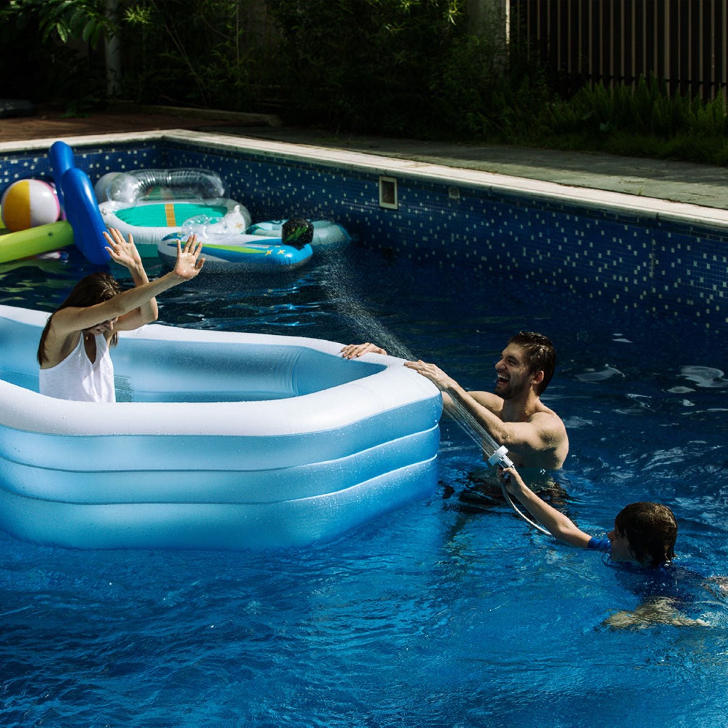 Flextail Max Shower With Box - White