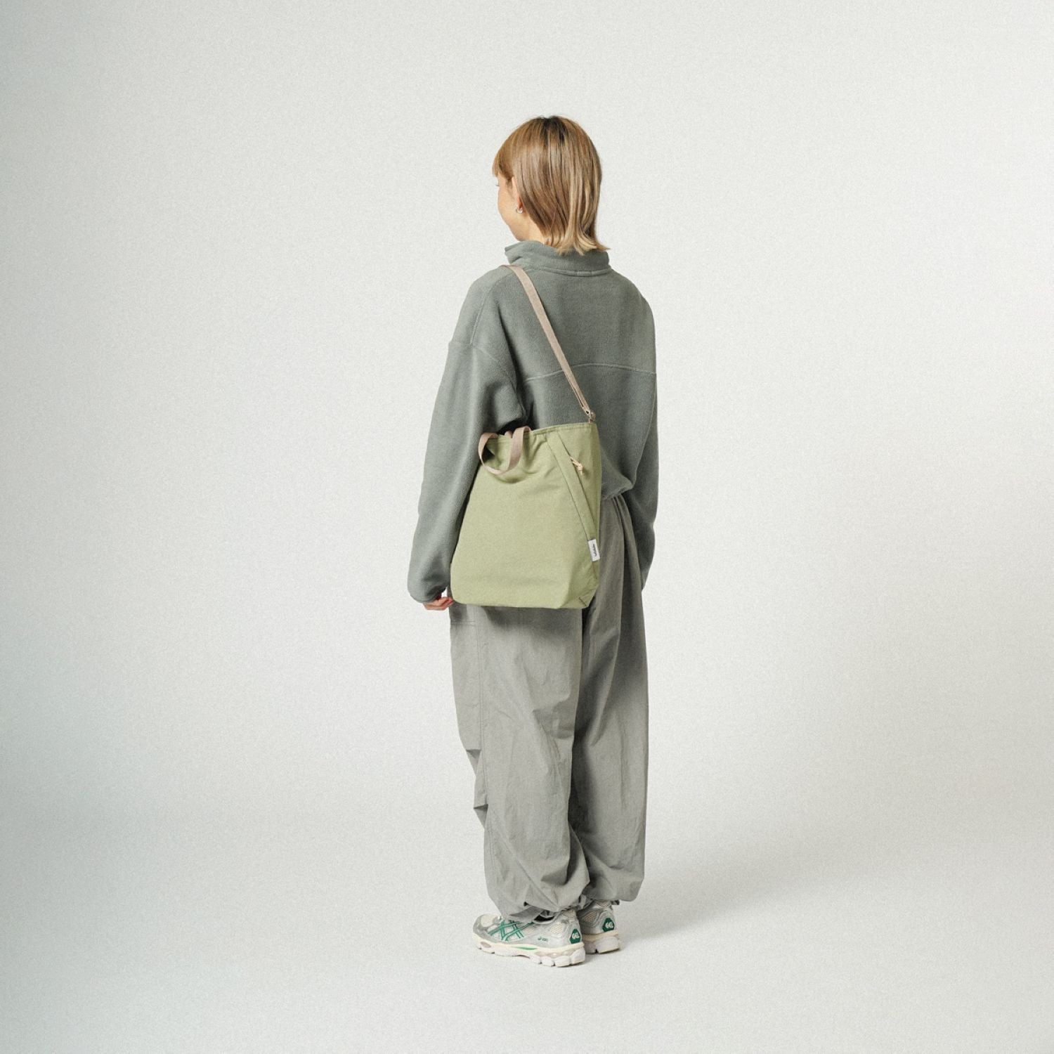 Hellolulu Collin 2 Sided Shoulder (M) (Fog Green)