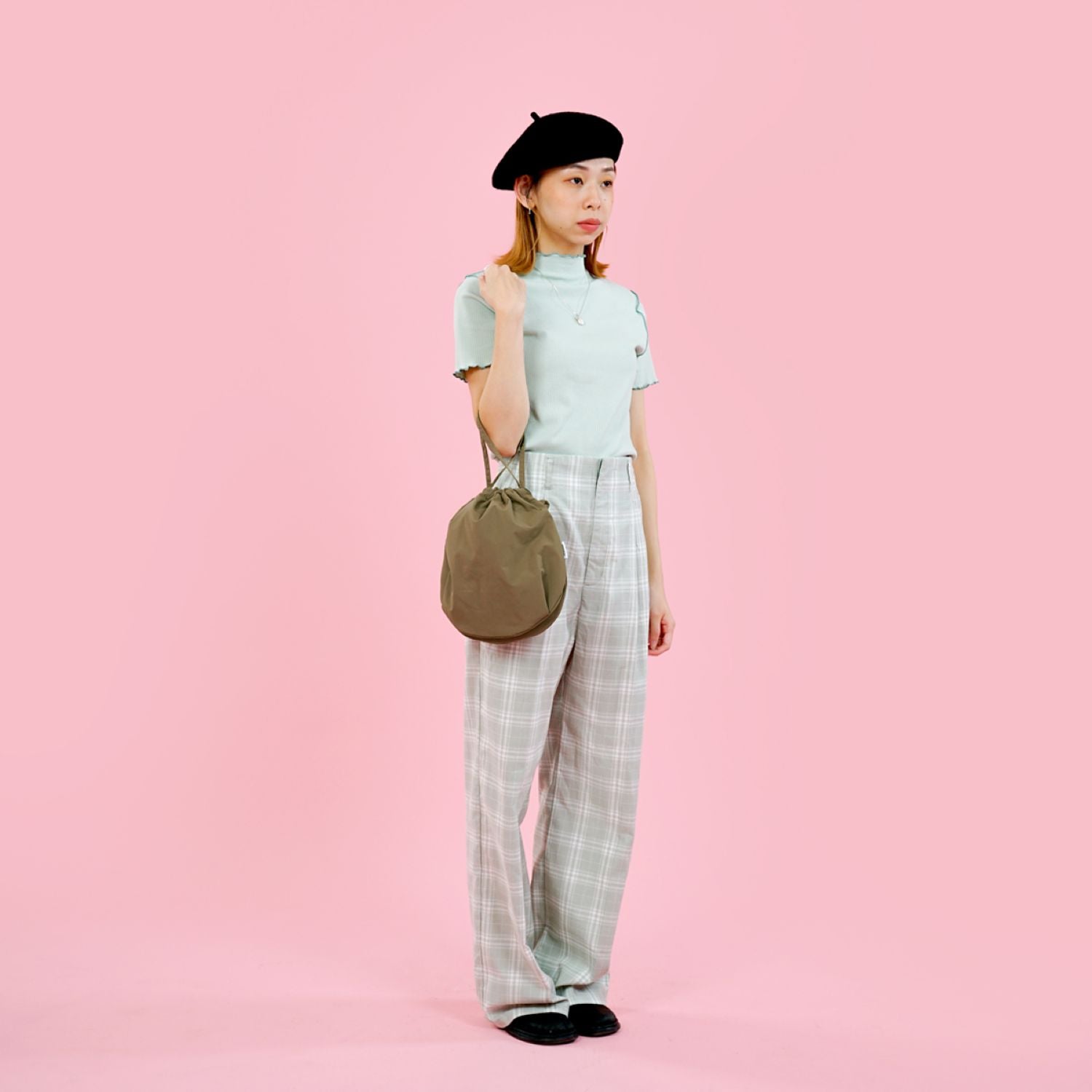 Hellolulu Kate 2 Way Oval Sling L (Frosted Almond)