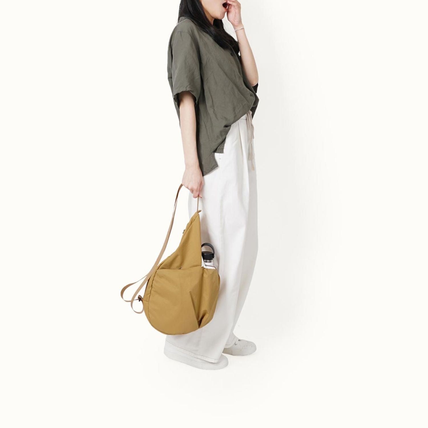 Hellolulu Remi Anywhere Sling Bag (Light Walnut)