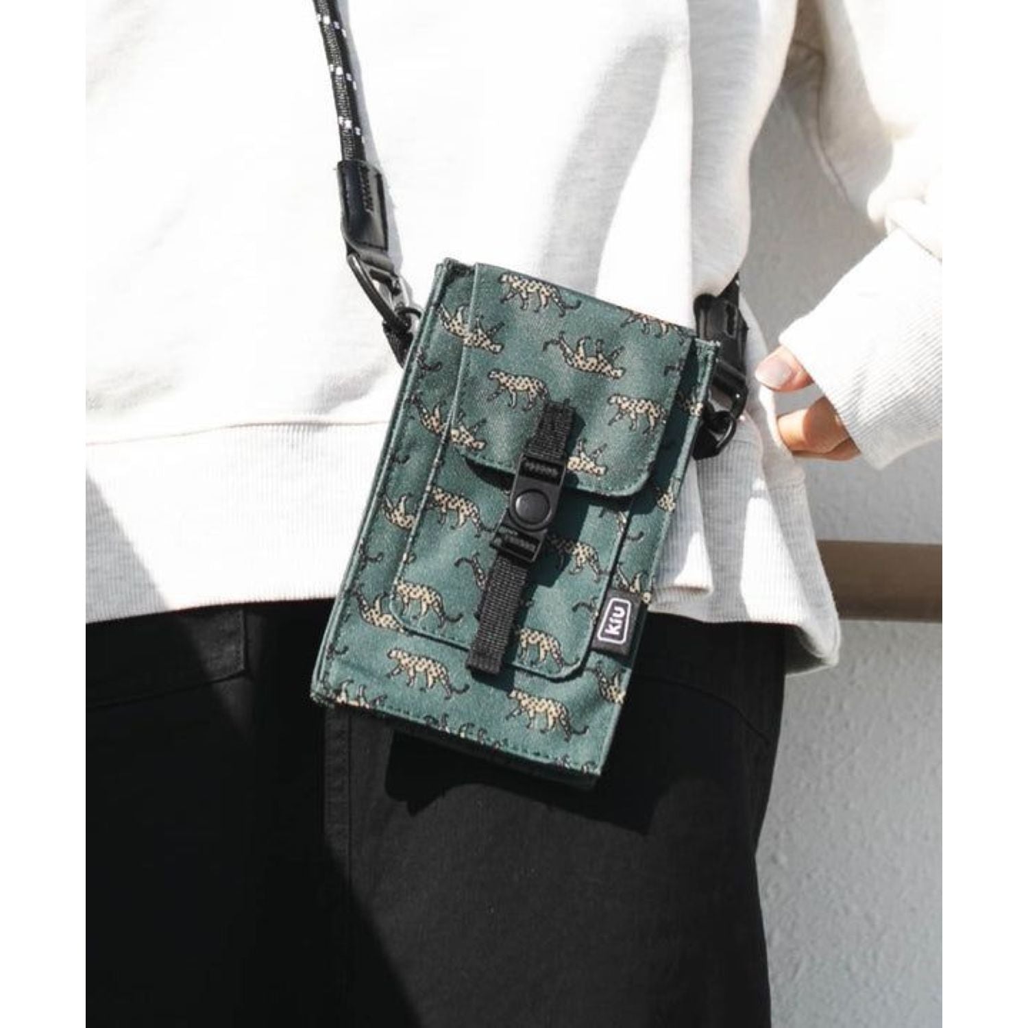 KiU Water Repellent 600D Phone Pouch (Leopard)