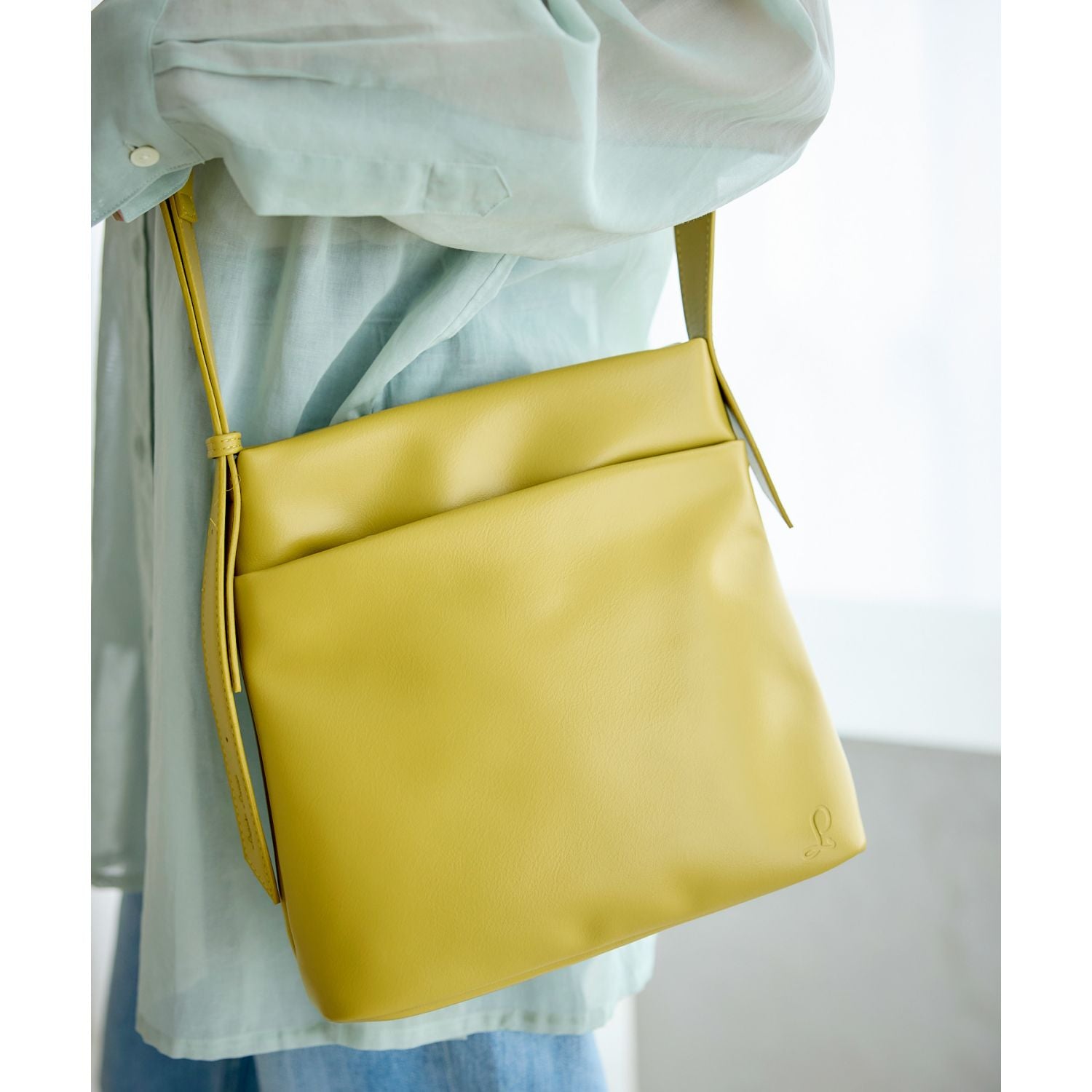 Legato Largo Link Shoulder Bag (Lime)