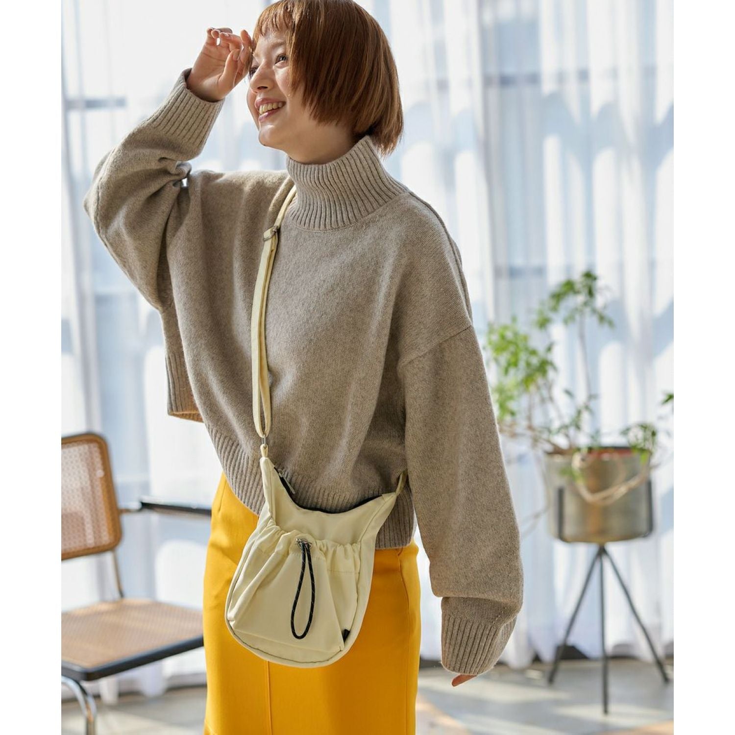 Legato Largo Water Repellent Drawstring Series Mini Shoulder Bag (Ivory)