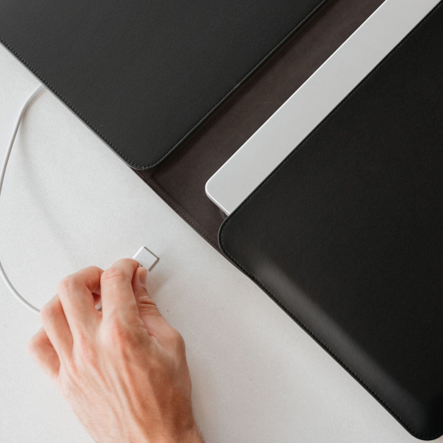 Orbitkey Hybrid Laptop Sleeve 16" (Black)
