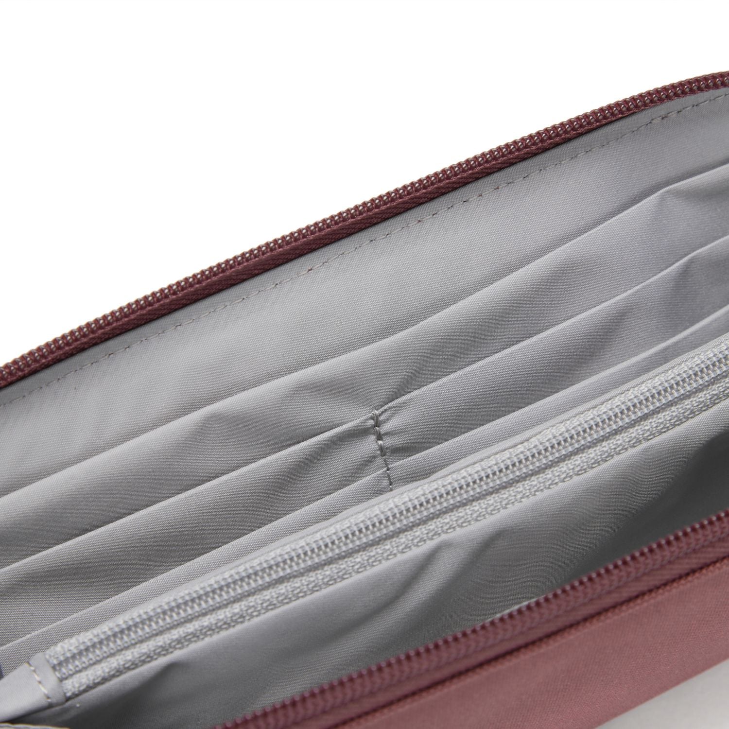 Pacsafe RFIDsafe Continental Wallet - Garnet Red