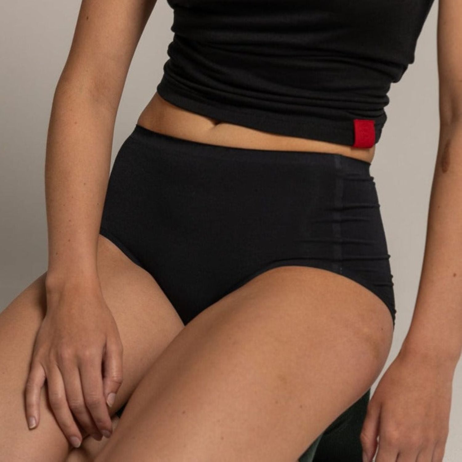 Paire BioTracker Mid Waisted Full Brief (Black) - M