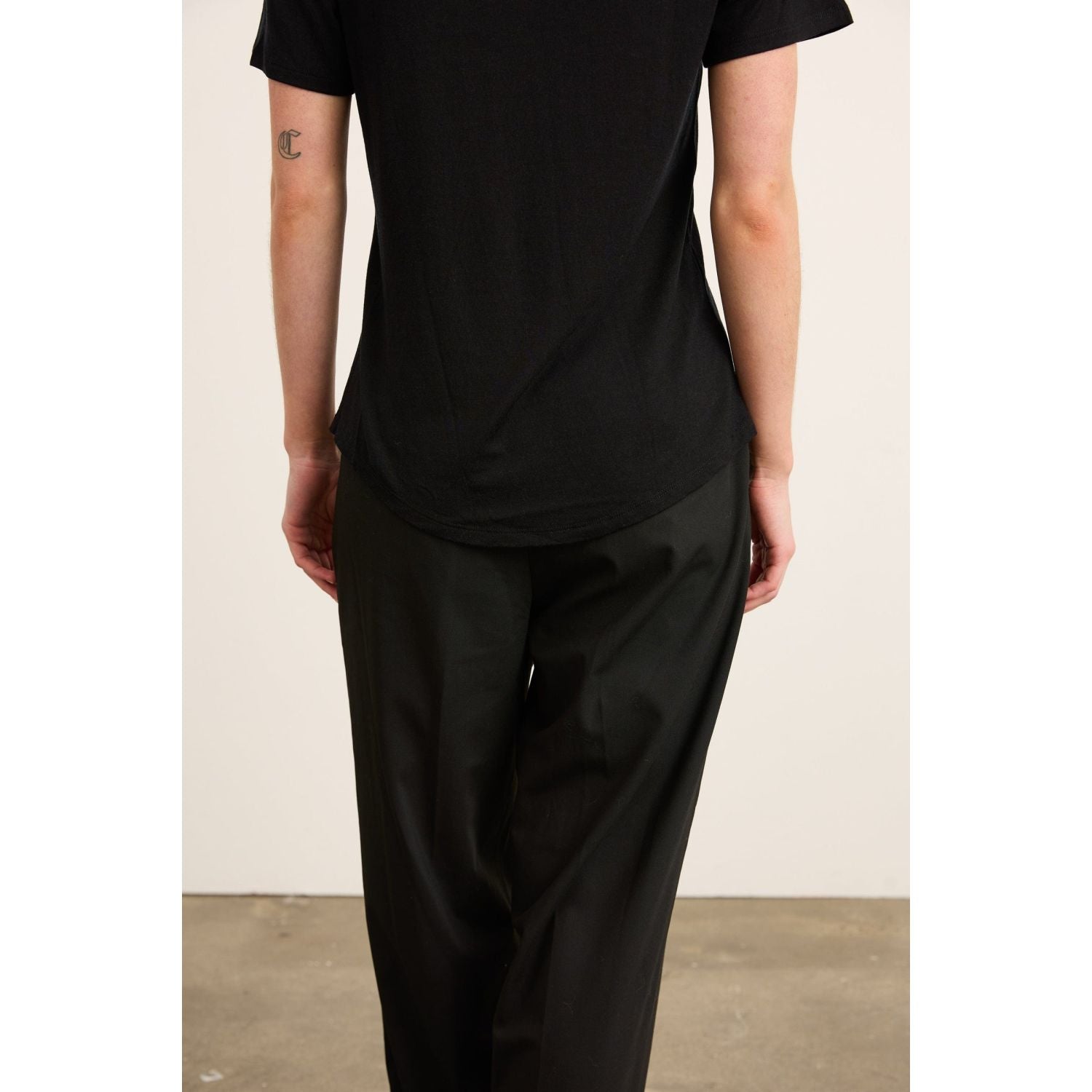 Paire Women's Merino Wool-Blend V-Neck T-Shirt (Black) - M