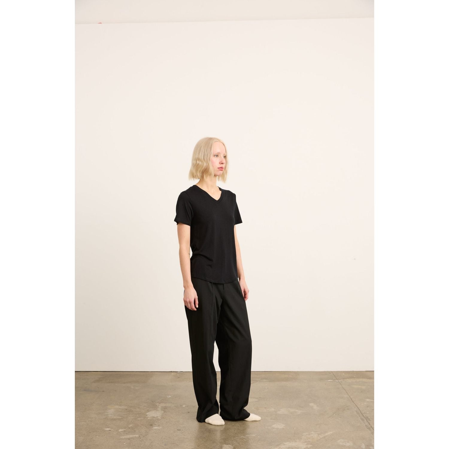 Paire Women's Merino Wool-Blend V-Neck T-Shirt (Black) - M