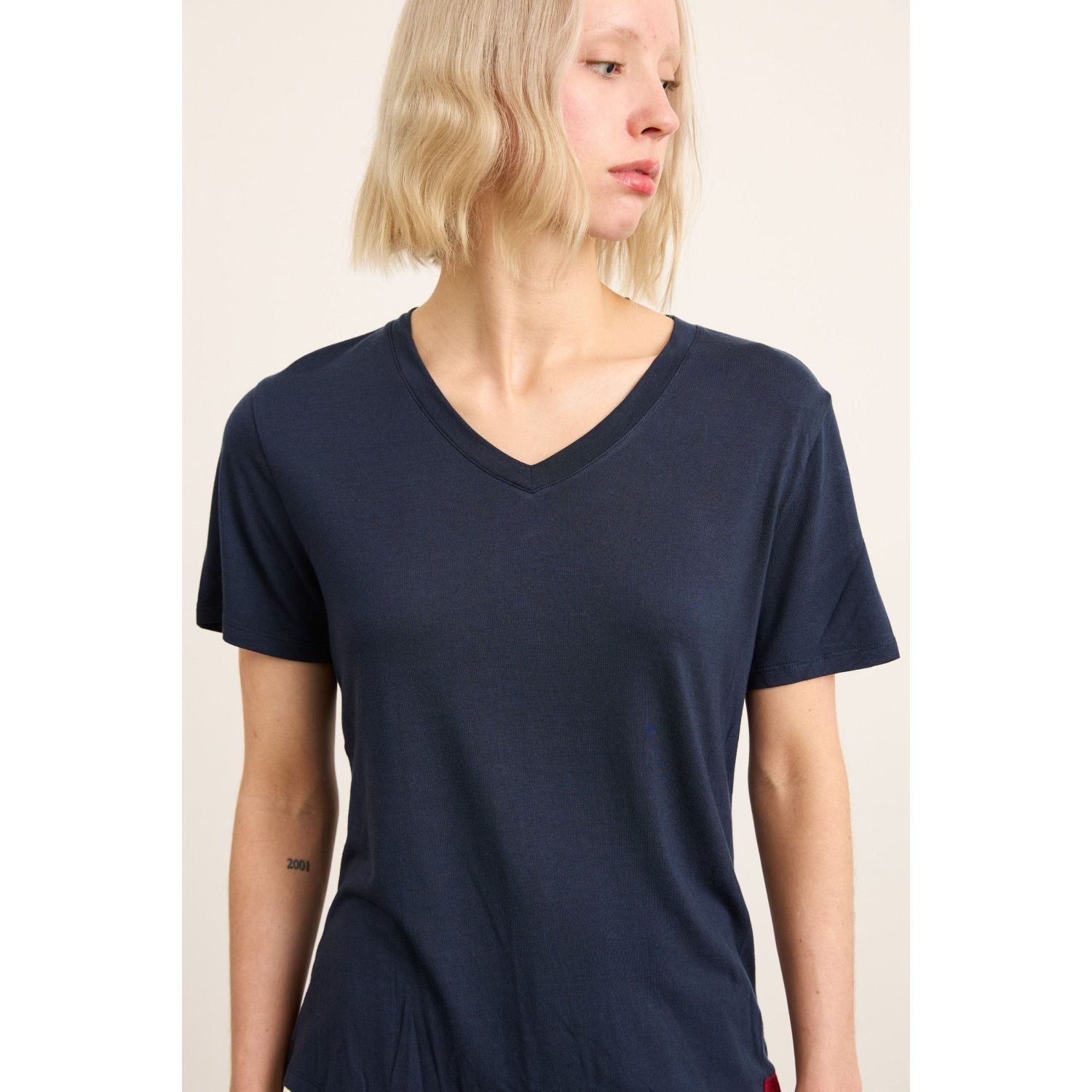 Paire Women's Merino Wool-Blend V-Neck T-Shirt (Navy) - M