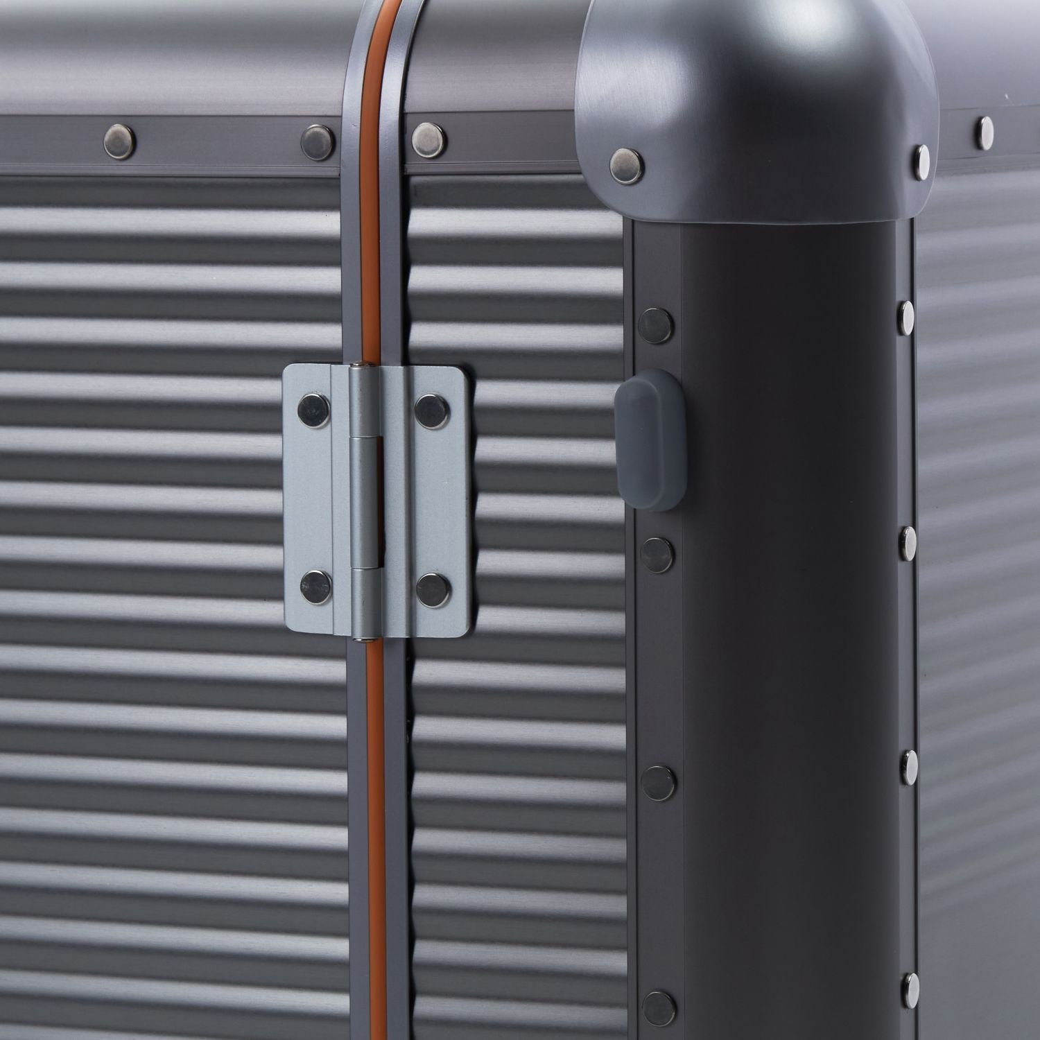 RAWROW R Trunk Aluminium 50L/20'' Carry On Luggage (Space Gray)