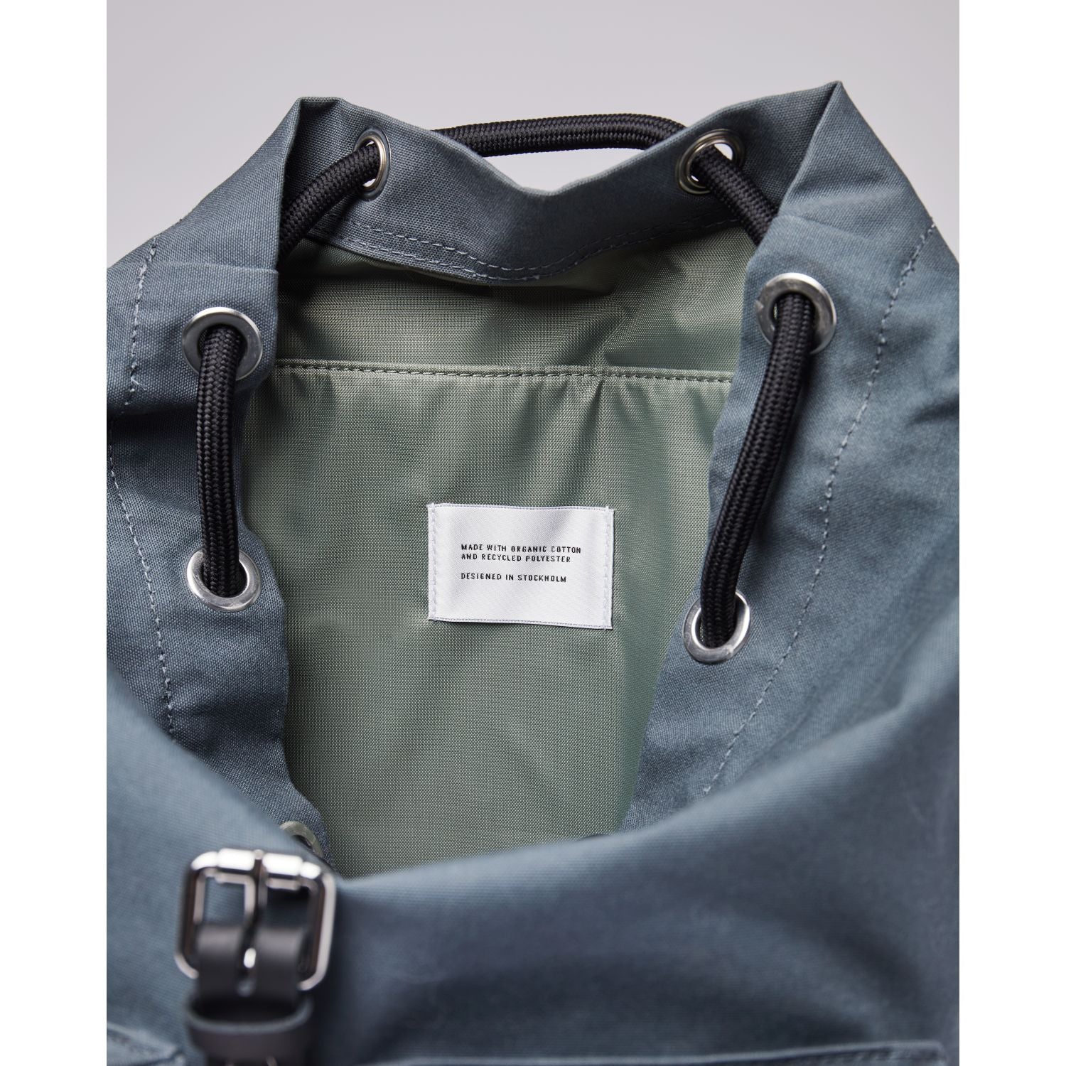 Sandqvist Roald Backpack - Dark Slate W/ Navy Webbing