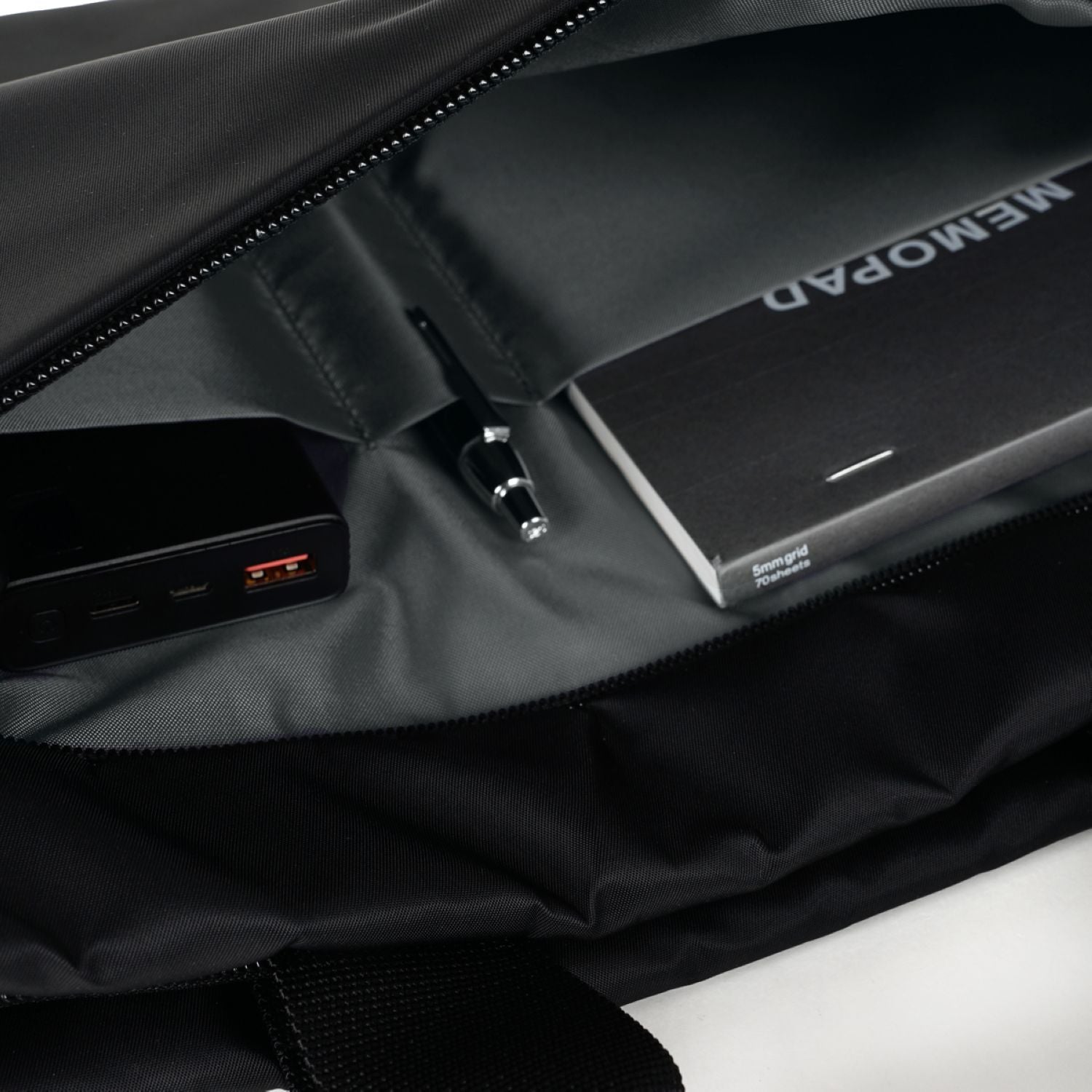 Hellolulu Sara 3-Way Sleeve Case 16" Recycled (Raven Black)