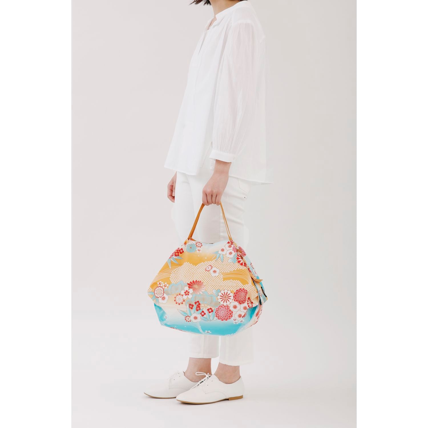 Shupatto Foldable Tote (M) - Nagare Gumo (Orange)