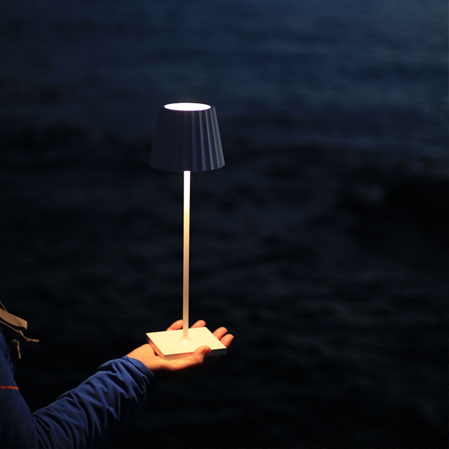 Ubiqua Plisse Nano With 123/131 Lumens - 1.4W 5V Power (Flame Red)