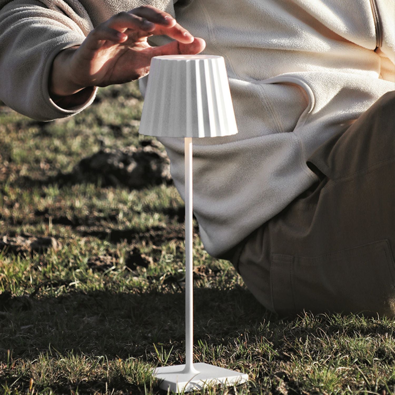 Ubiqua Plisse Nano With 123/131 Lumens - 1.4W 5V Power (Sand)