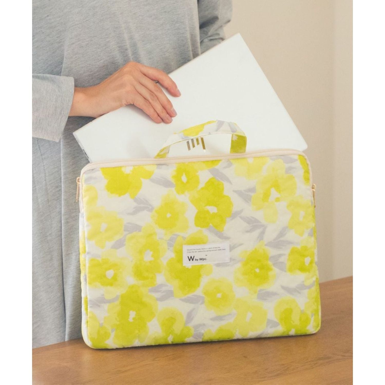 WPC Quilting Laptop Case L (15cm) Water Repellent (Gradation Flower Yellow)