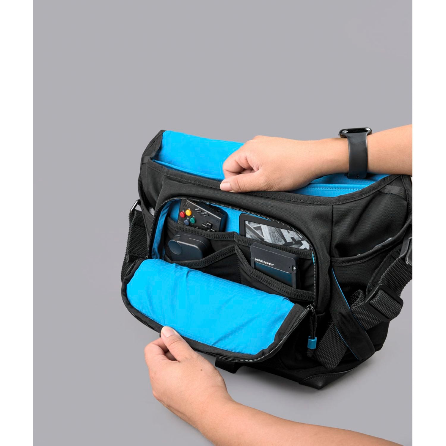 [PRE-ORDER] ALPAKA 7Ven Messenger Decade Edition 14" Ballastic Nylon 840D Bag (Black)