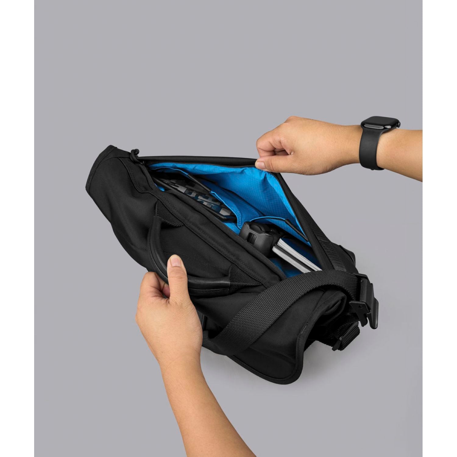 [PRE-ORDER] ALPAKA 7Ven Messenger Decade Edition 14" Ballastic Nylon 840D Bag (Black)