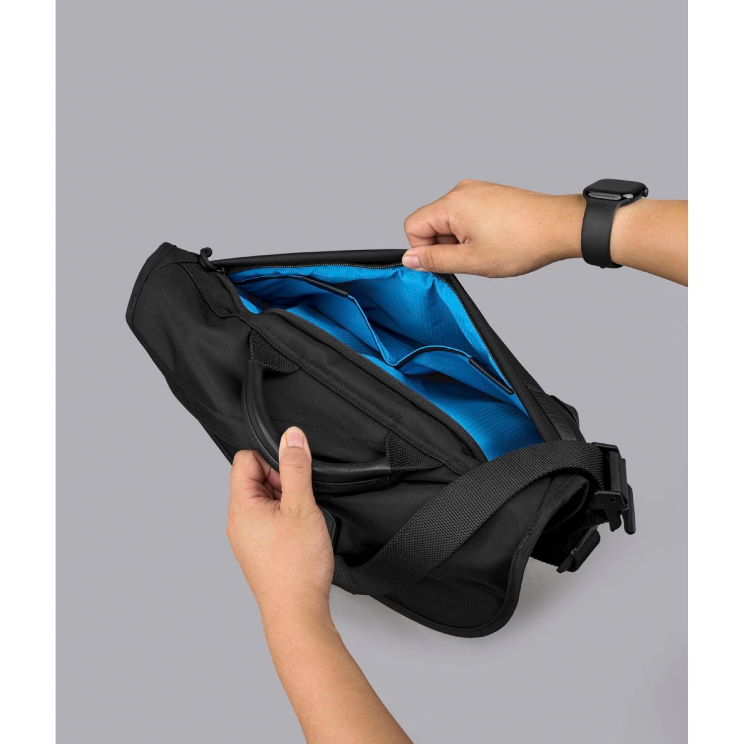 [PRE-ORDER] ALPAKA 7Ven Messenger Decade Edition 14" Ballastic Nylon 840D Bag (Black)