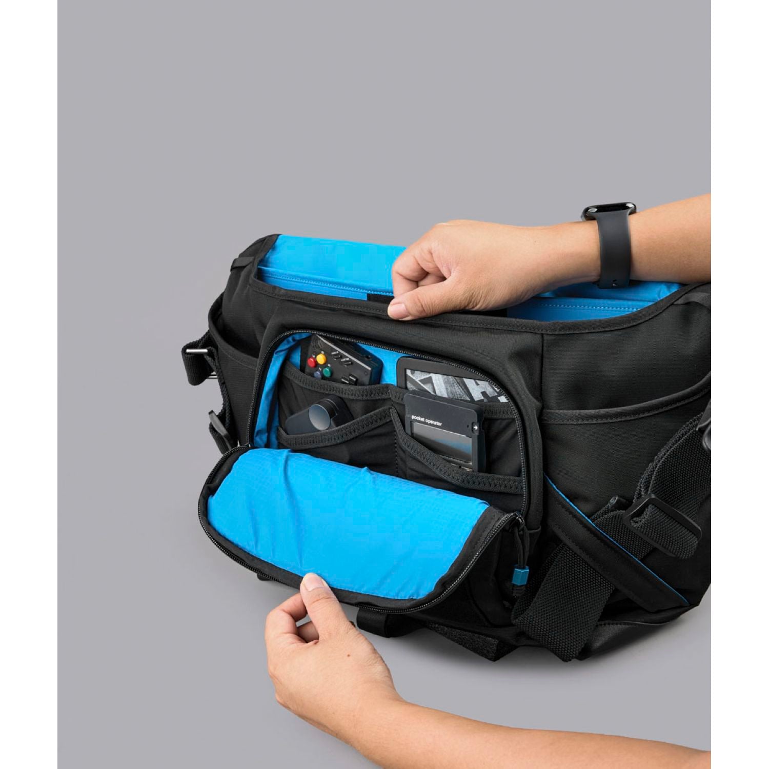 [PRE-ORDER] ALPAKA 7Ven Messenger Decade Edition 16" Ballastic Nylon 840D Bag (Black)