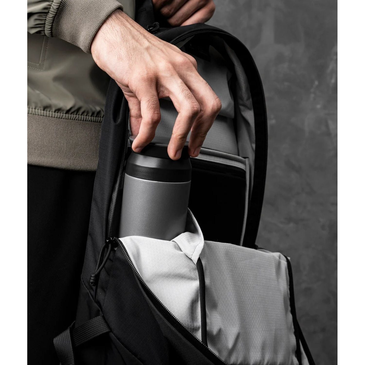 ALPAKA Aero Backpack Lite Axoflux 210D 16L (Black)