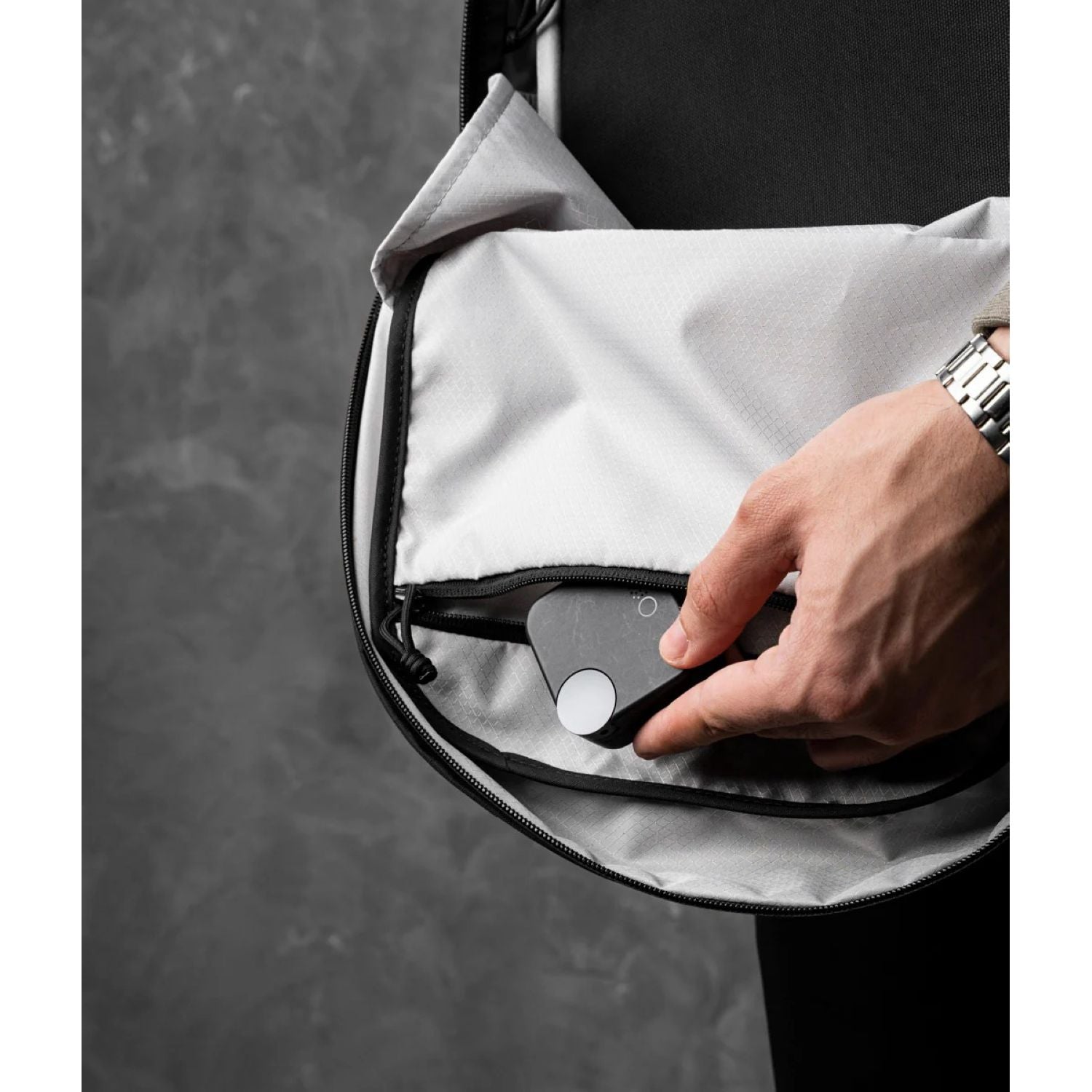 ALPAKA Aero Backpack Lite Axoflux 210D 16L (Black)