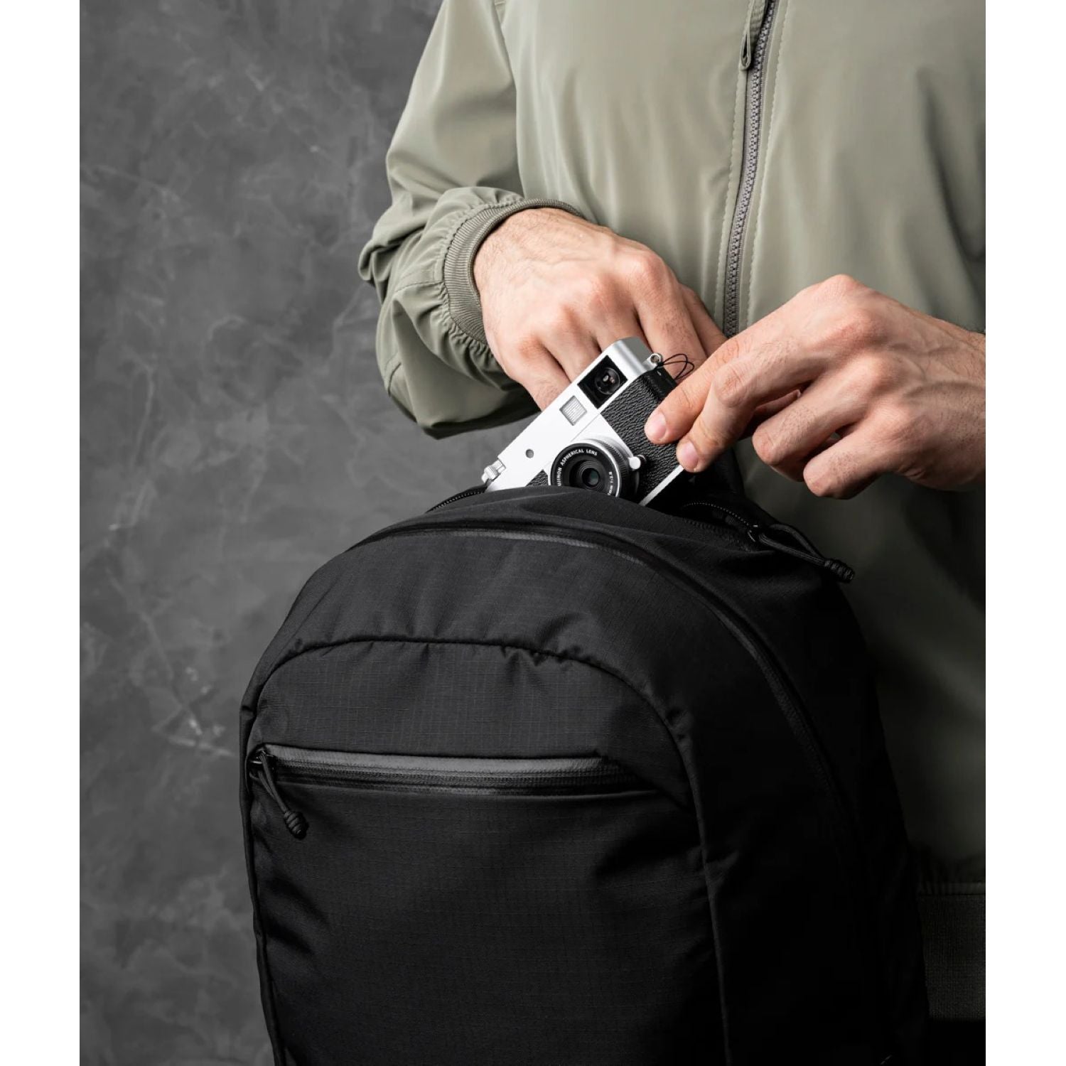 ALPAKA Aero Backpack Lite Axoflux 210D 16L (Black)