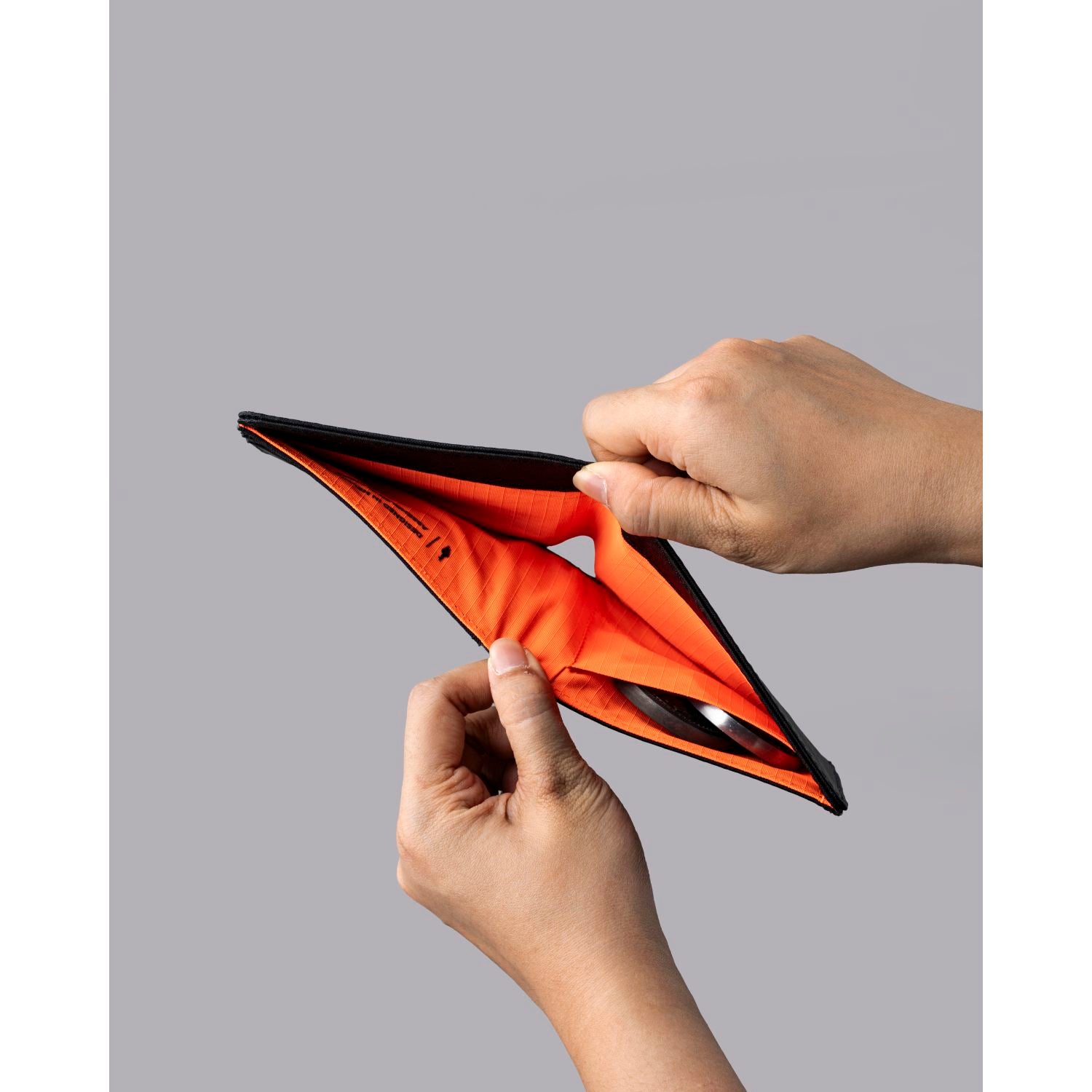 ALPAKA Ark Classic Wallet X-Pac X42 (Black)