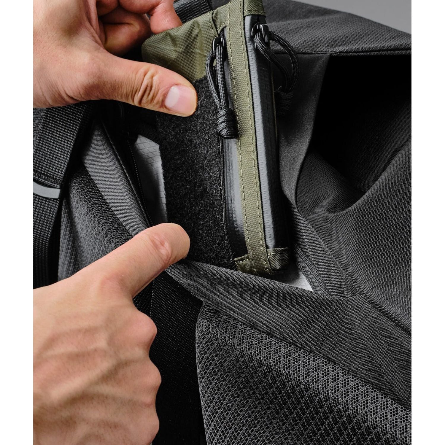 ALPAKA Bravo Backpack 23L Axoflux 400D (Black)